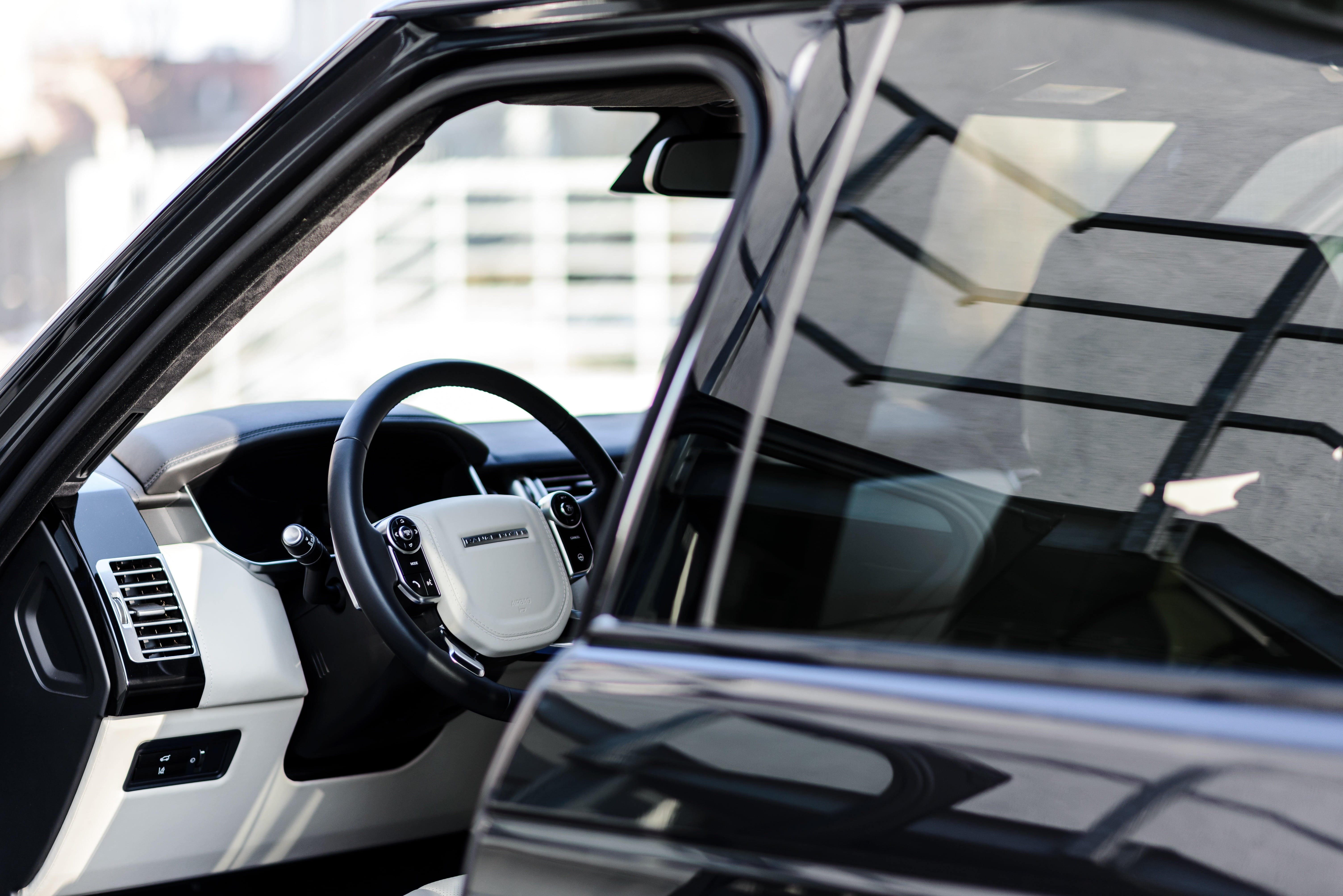 glass - material, outdoors, metal, security, no people, offroad, auto, transparent, luxury, sport, gray, modern, range rover, extreme, mode of transportation, HD Wallpaper