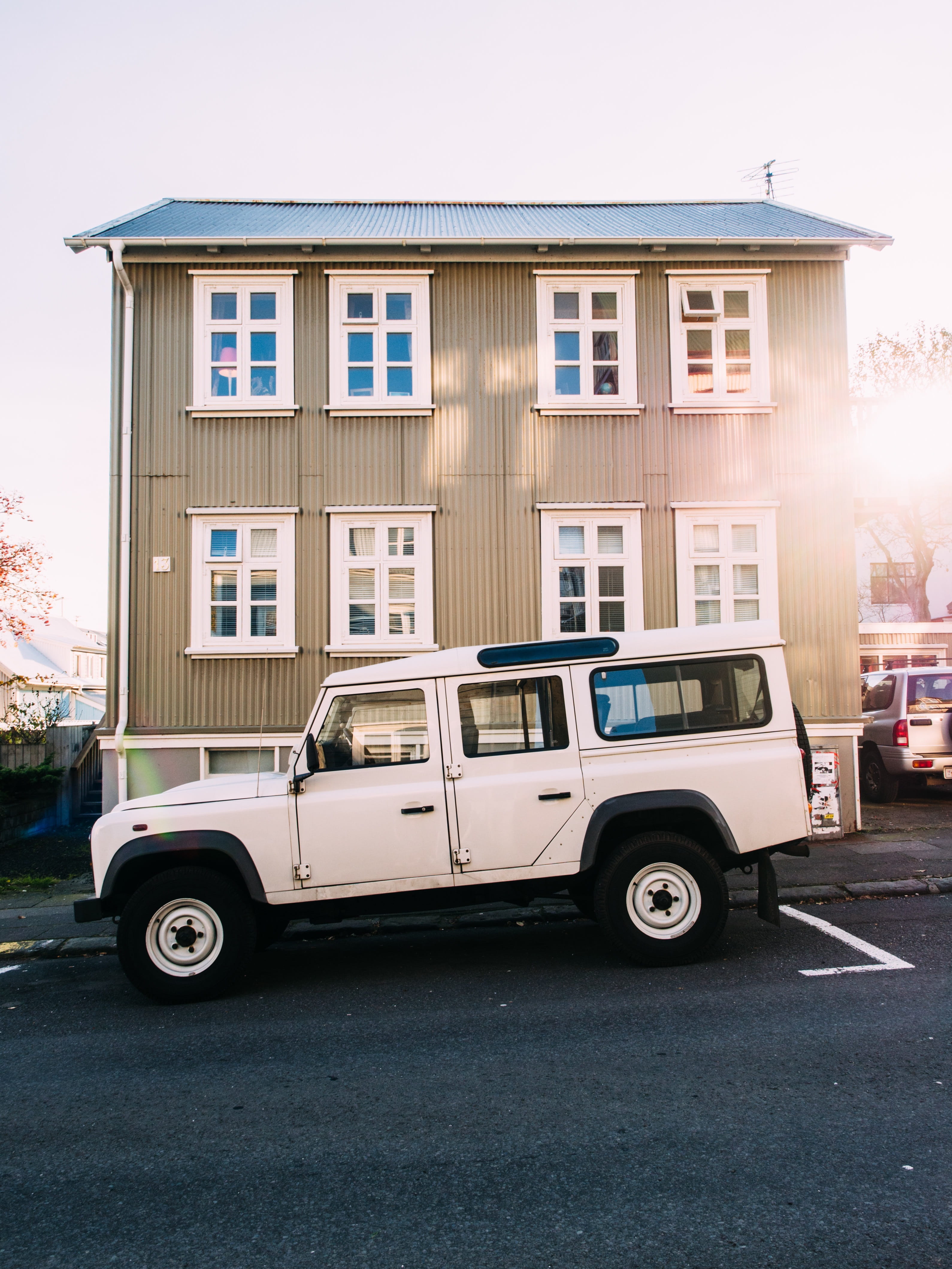 land Vehicle, window, day, architecture, SUV, land, 4x4, mode of transportation, brown, 4K, Land Rover Defender, front, white Land, built structure, sky, Phone HD Wallpaper