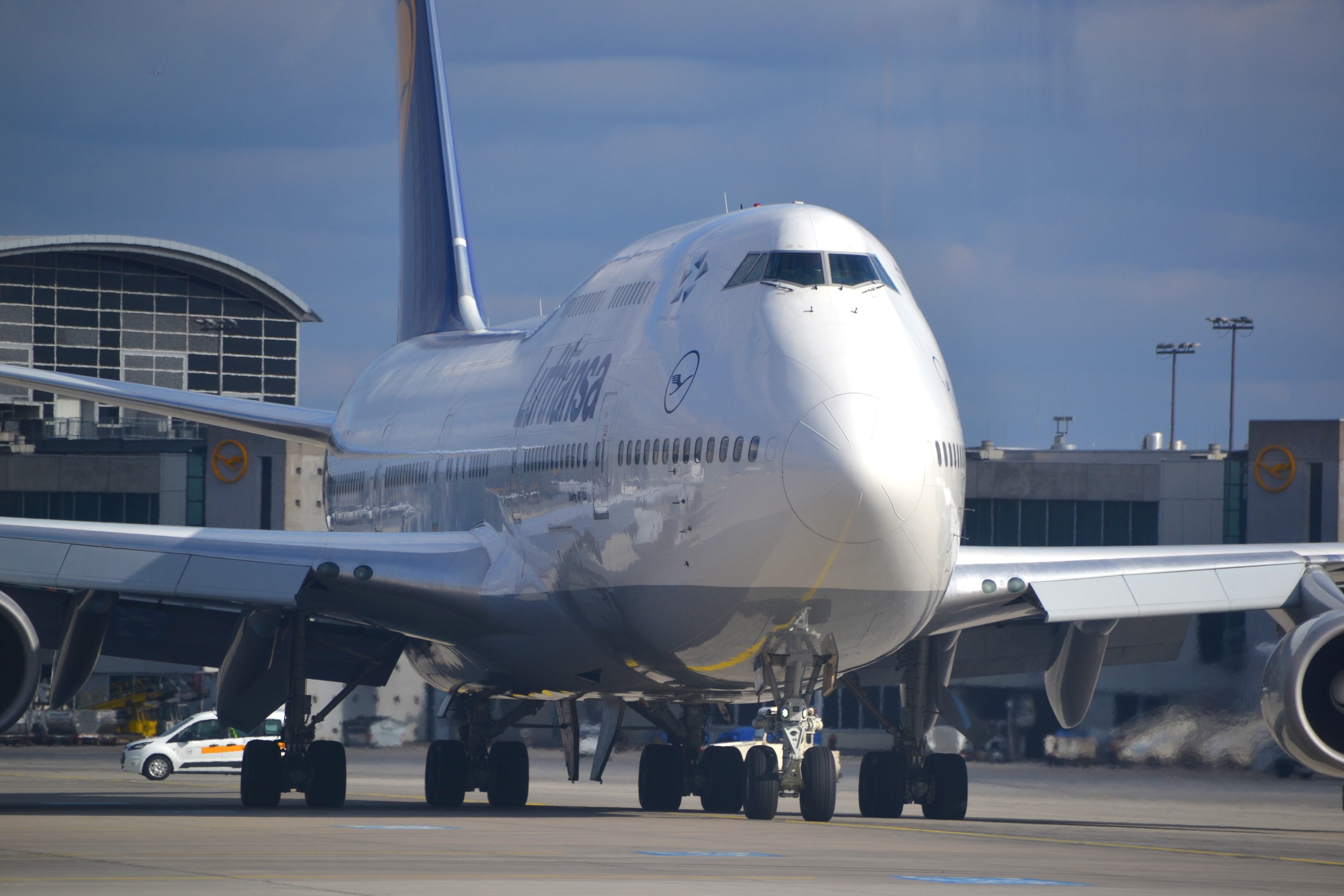 airport runway, passenger machine, aerospace industry, day, built structure, holiday, lufthansa, transportation, stationary, aviation, architecture, airplane, HD Wallpaper
