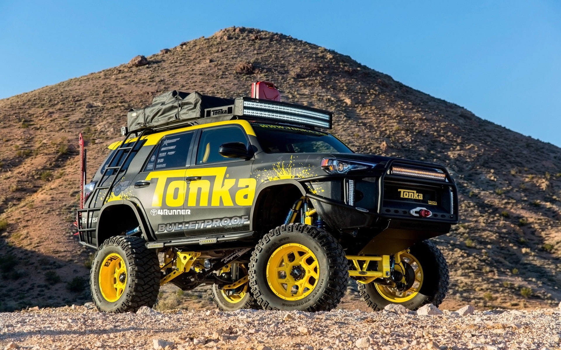 road, mountain, field, stationary, transportation, Toyota, no people, sky, Toyota Tonka 4Runner, clear sky, mode of transportation, travel, outdoors, sunlight, HD Wallpaper