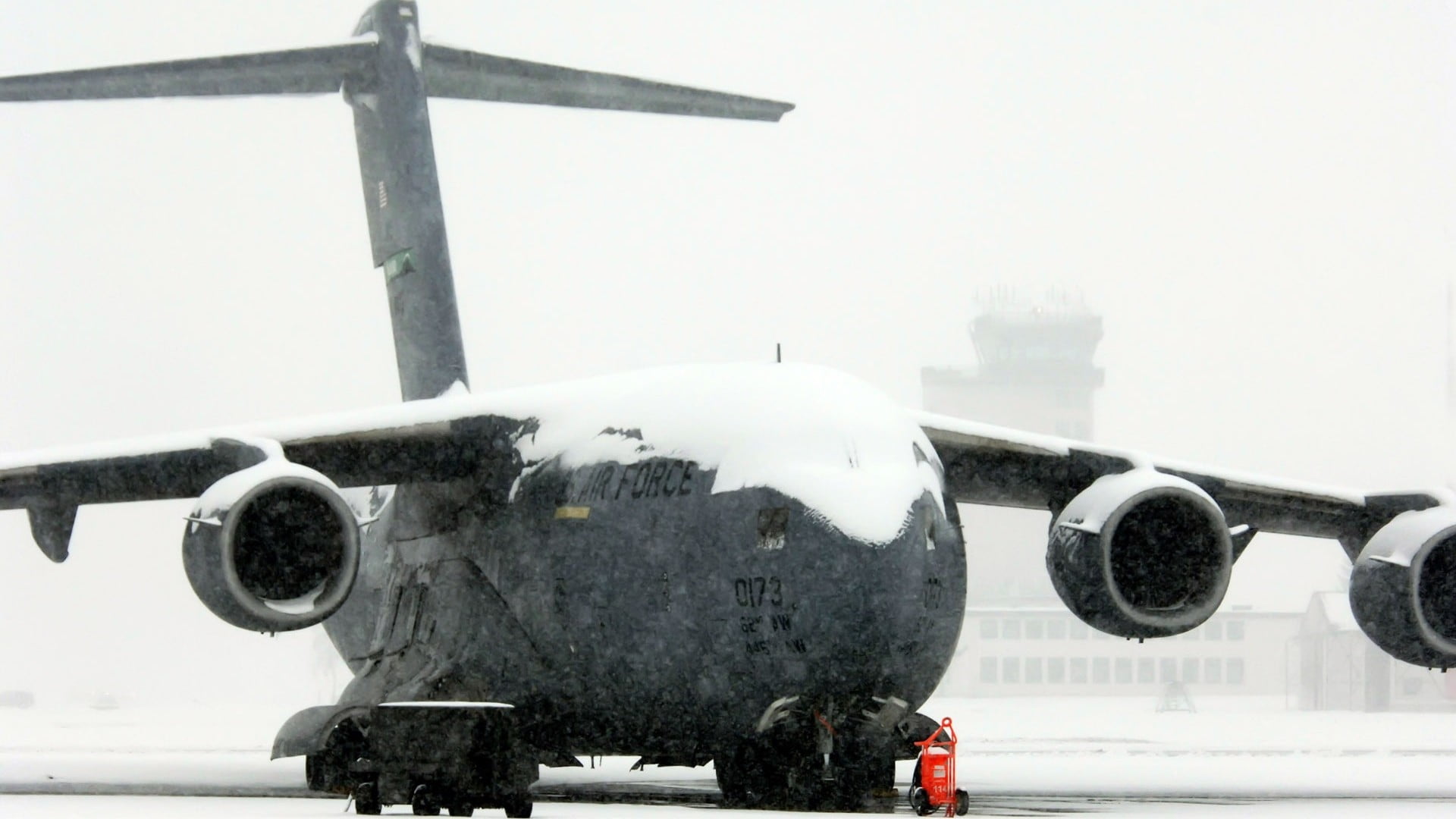 jet, sky, airport, aerospace industry, winter, airport runway, plane, no people, architecture, day, clear sky, outdoors, snow, nature, jets, Boeing C-17 Globemaster III, HD Wallpaper
