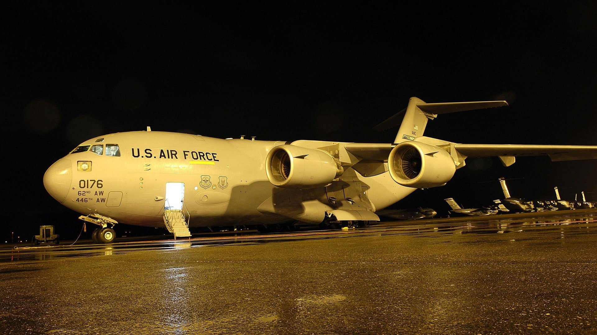 military aircraft, night, abandoned, airport, mode of transportation, airplane, 1080P, no people, plane, Boeing C-17 Globemaster III, military, outdoors, HD Wallpaper