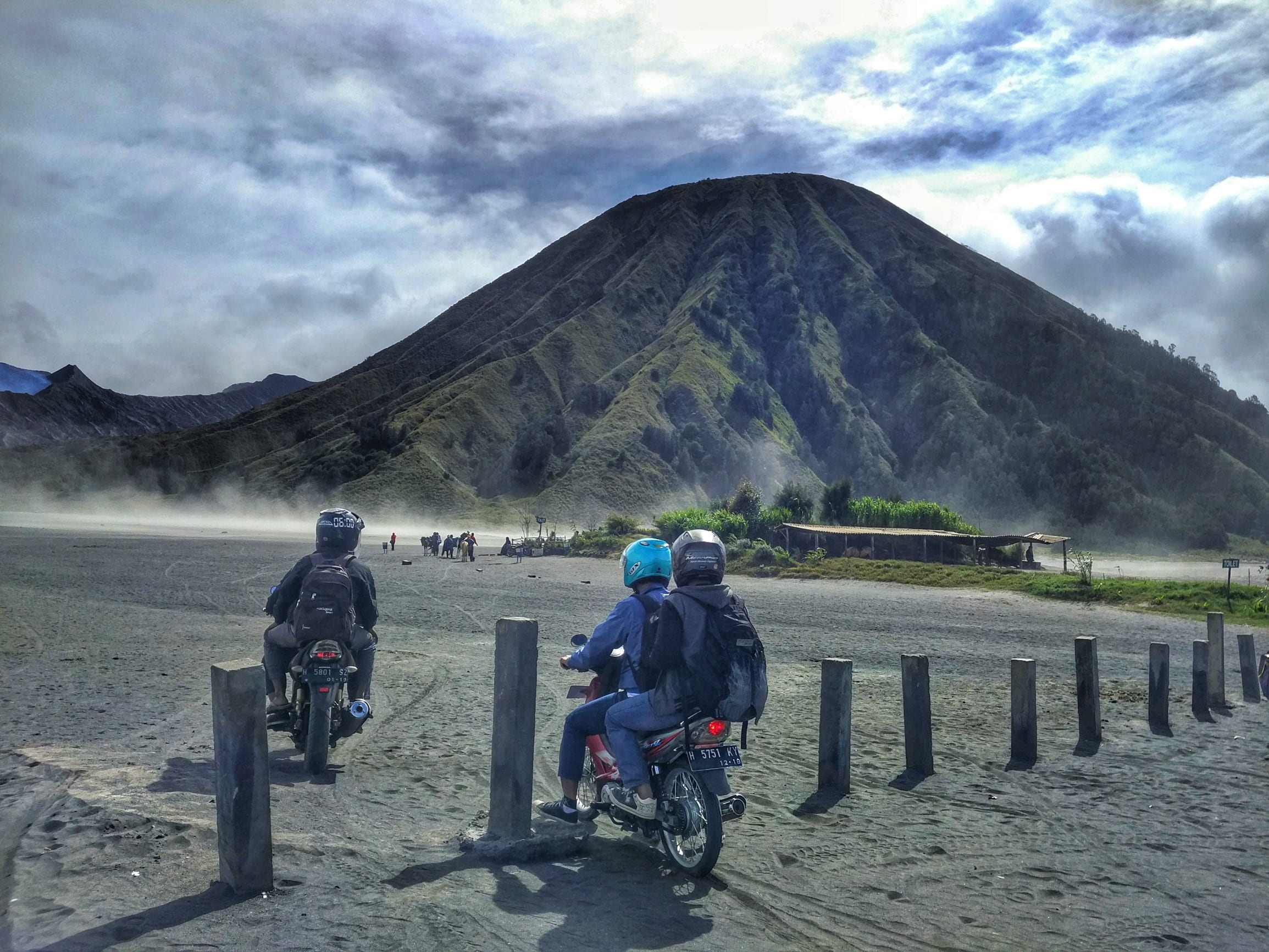 motorcycle, travel, indonesia, ride, mountain, mode of transportation, real people, helmet, rear view, cloud - sky, 1080P, probolinggo, taman nasional bromo tengger semeru, HD Wallpaper