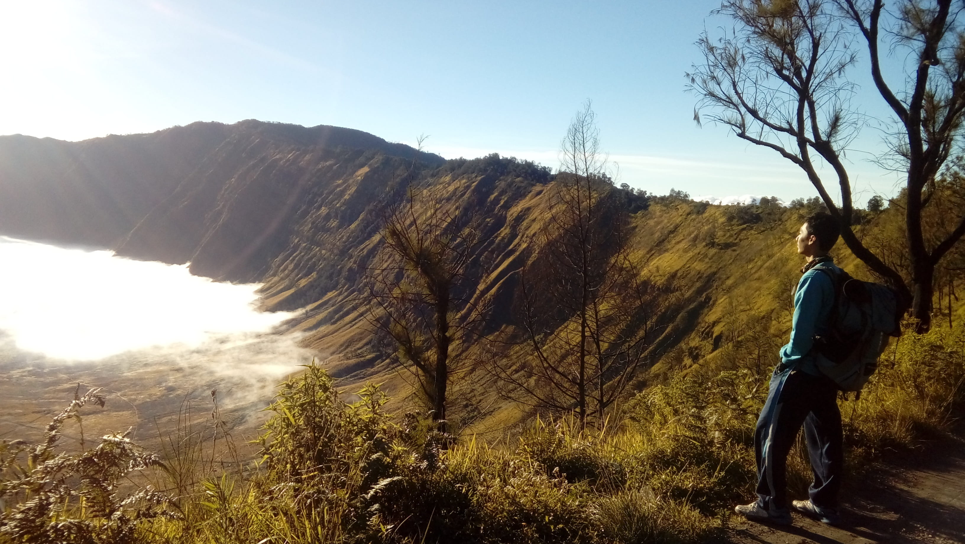 scenics - nature, lifestyles, real people, non-urban scene, mountain, landscape, outdoors, nature, indonesia, mountain range, one person, hiking, adventure, HD Wallpaper