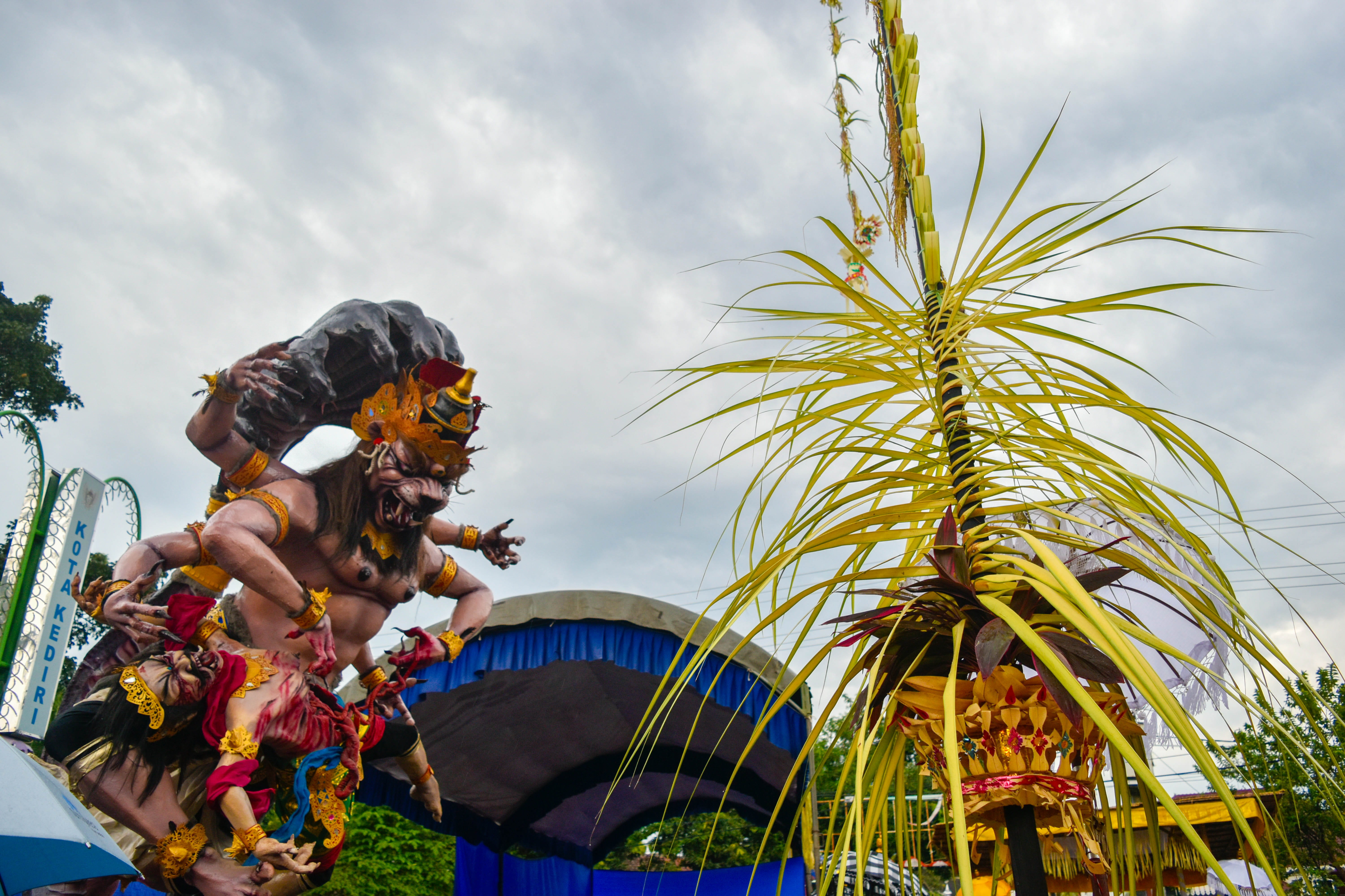 celebration, outdoors, festival, amusement park, arts culture and entertainment, adult, 5K, group of people, low angle view, plant, nature, sky, people, HD Wallpaper