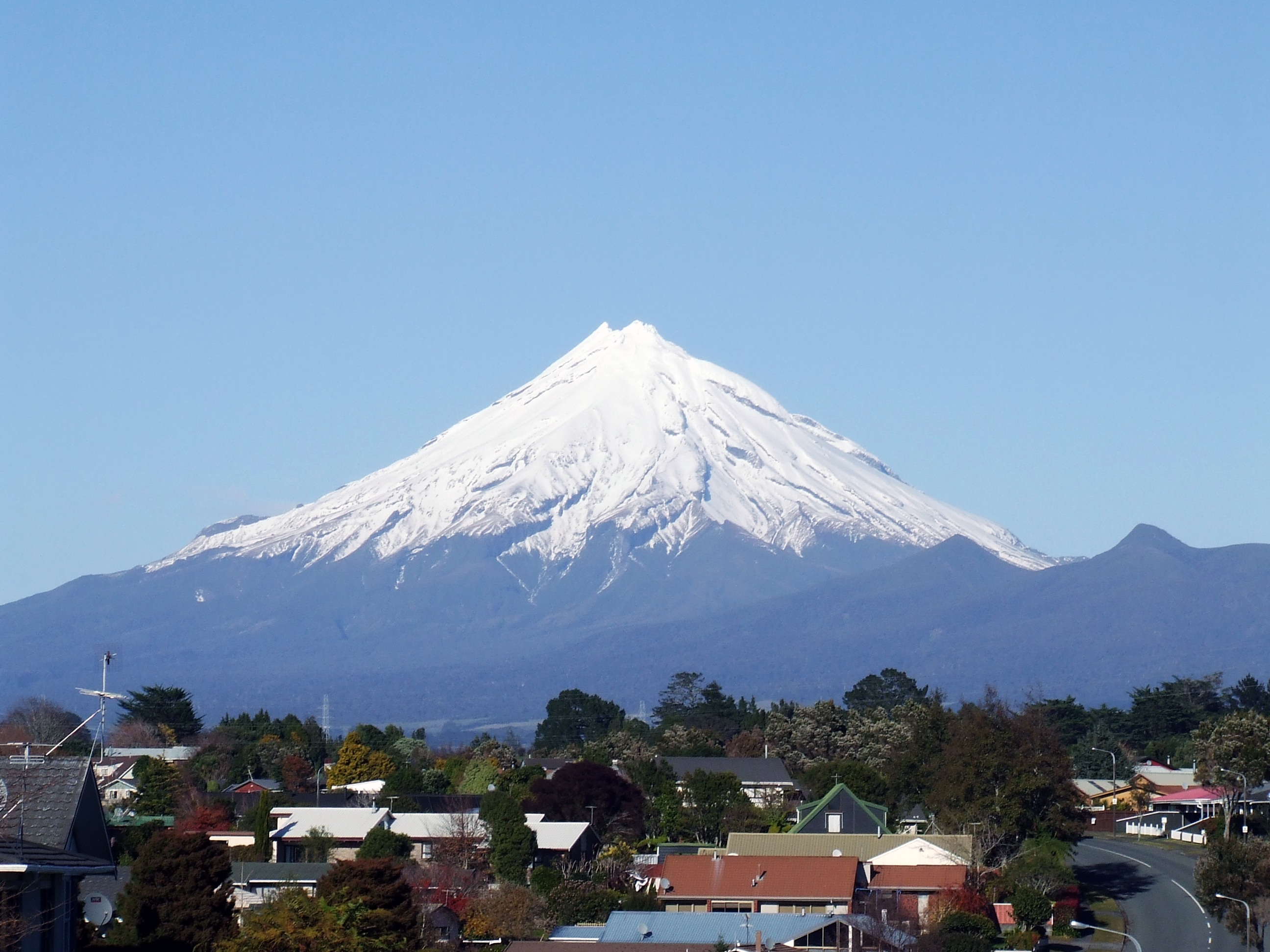 building exterior, winter, snowcapped mountain, cold temperature, sky, taranaki, scenics - nature, building, 2K, dormant, blue, mt, aotearoa, egmont, tree, HD Wallpaper