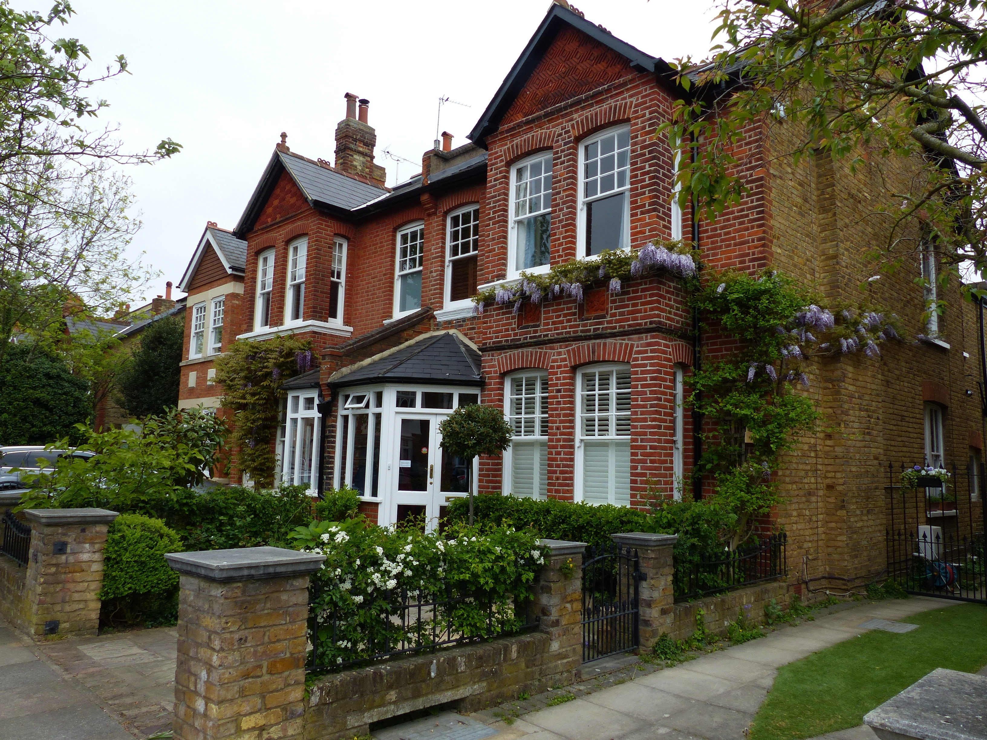 tree, day, back-to-back houses, english house, city, house, victorian era, luxury, plant, built structure, building, architecture, red, building Exterior, HD Wallpaper
