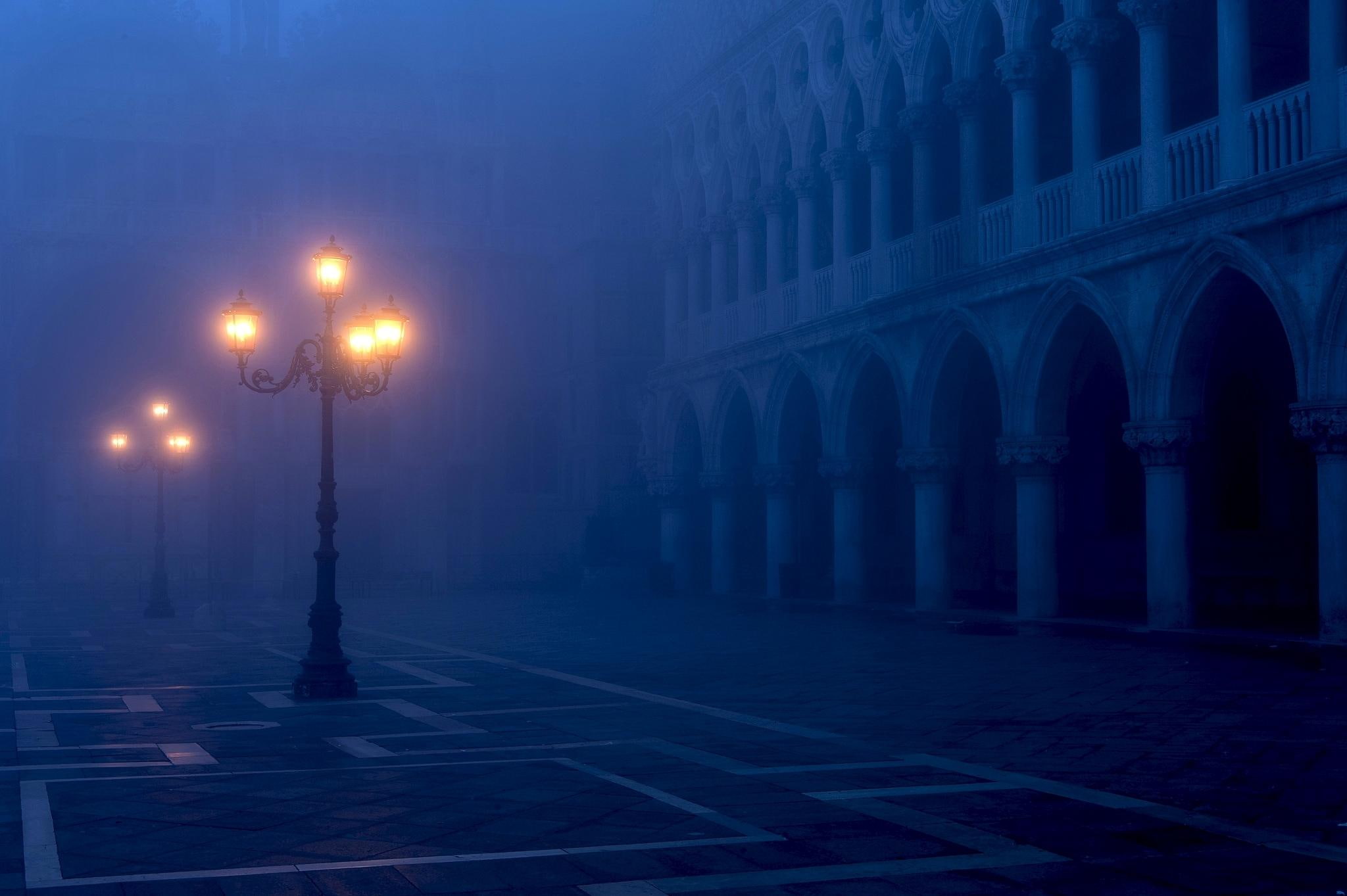 two, posts, 1080P, italy, venice, nature and landscapes, street, city, san, marco, light, architecture, night, lamp, piazza, HD Wallpaper