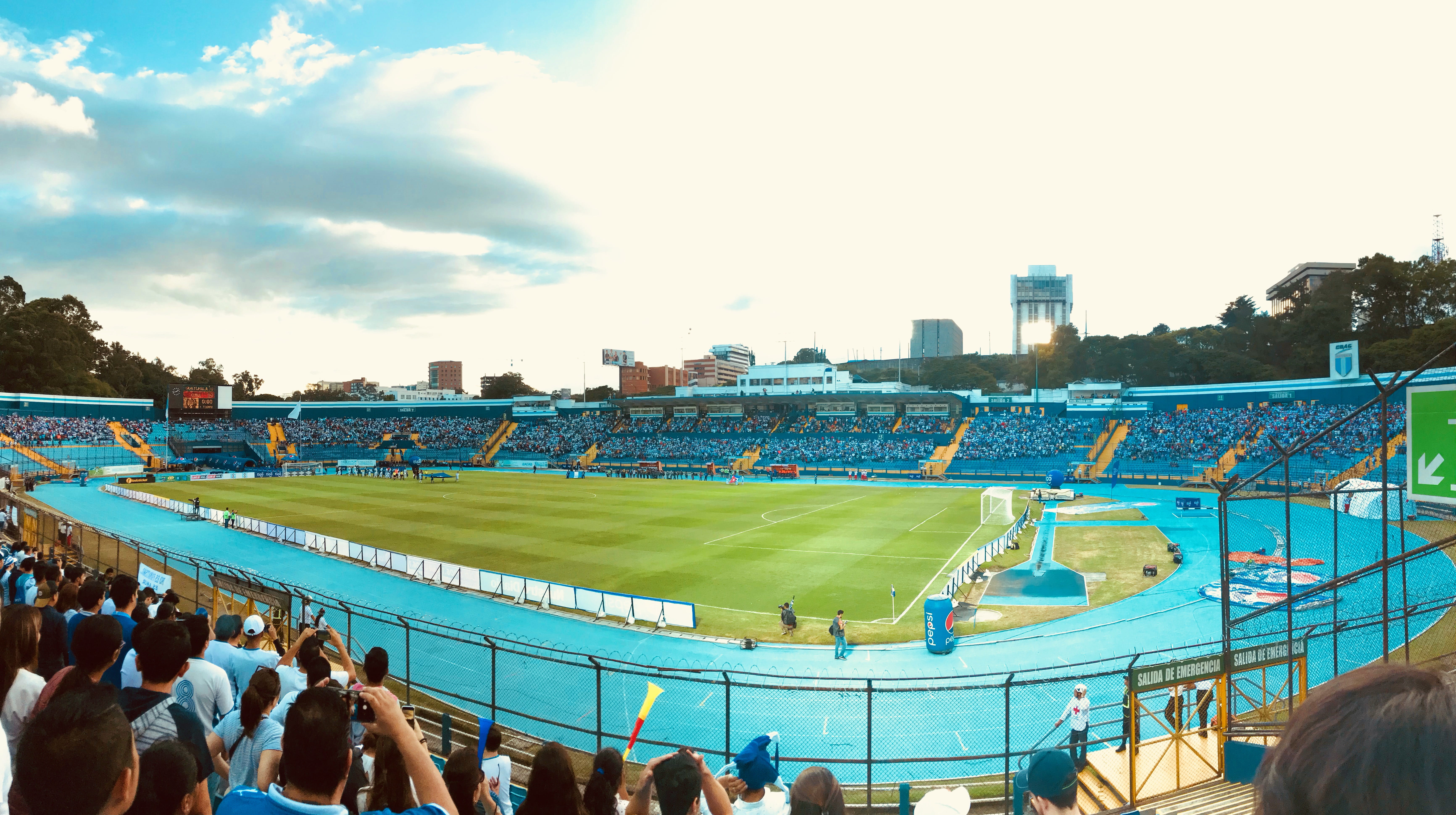 nature, enjoyment, 5K, architecture, sport, estadio, soccer, leisure activity, gt, women, real people, green, men, day, 12 avenida, outdoors, pride, blue, HD Wallpaper