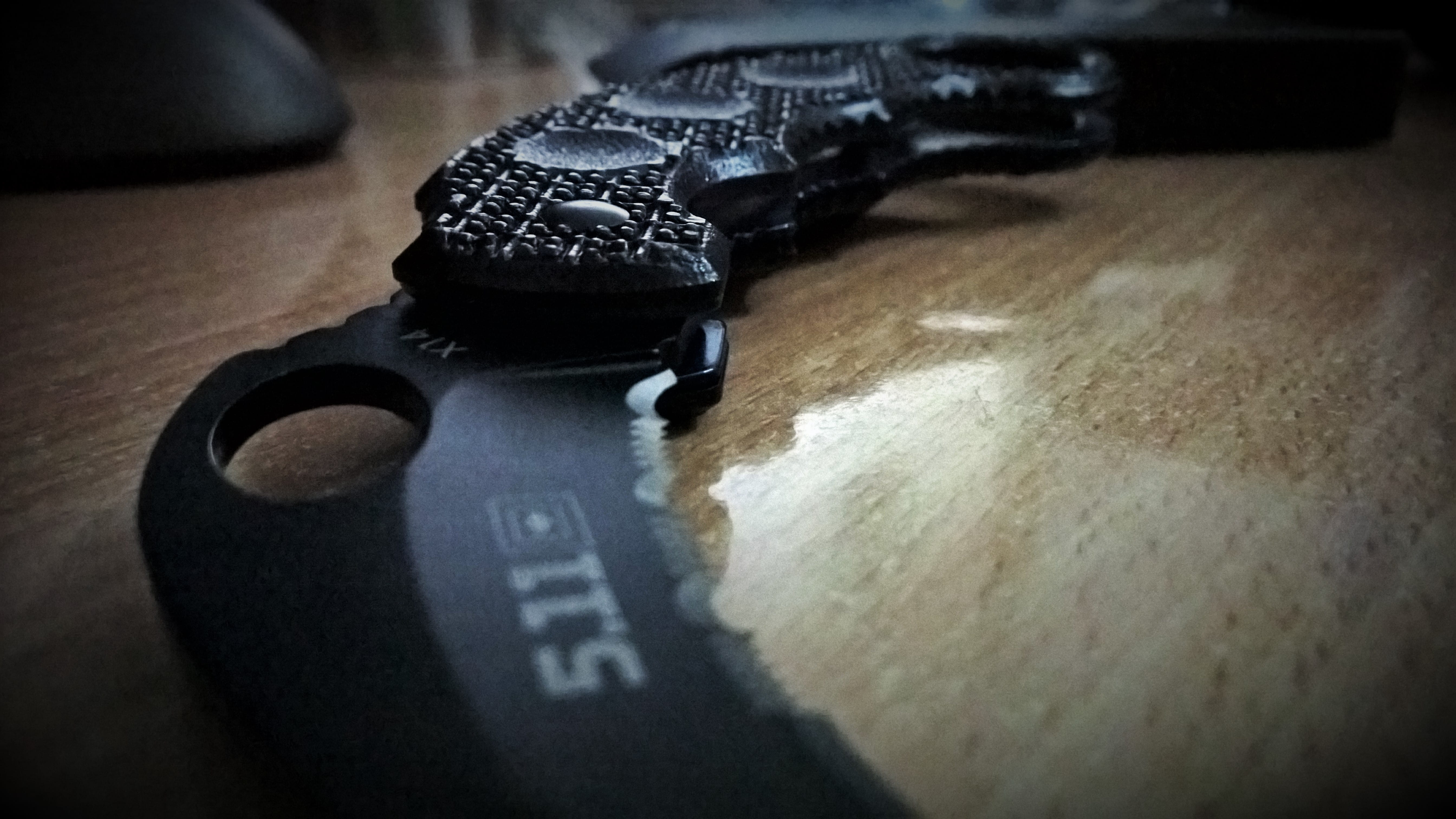 accessibility, aggression, wood - material, no people, karambit, indoors, sign, 5K, western script, naples, splinter cell, group of objects, table, close-up, HD Wallpaper