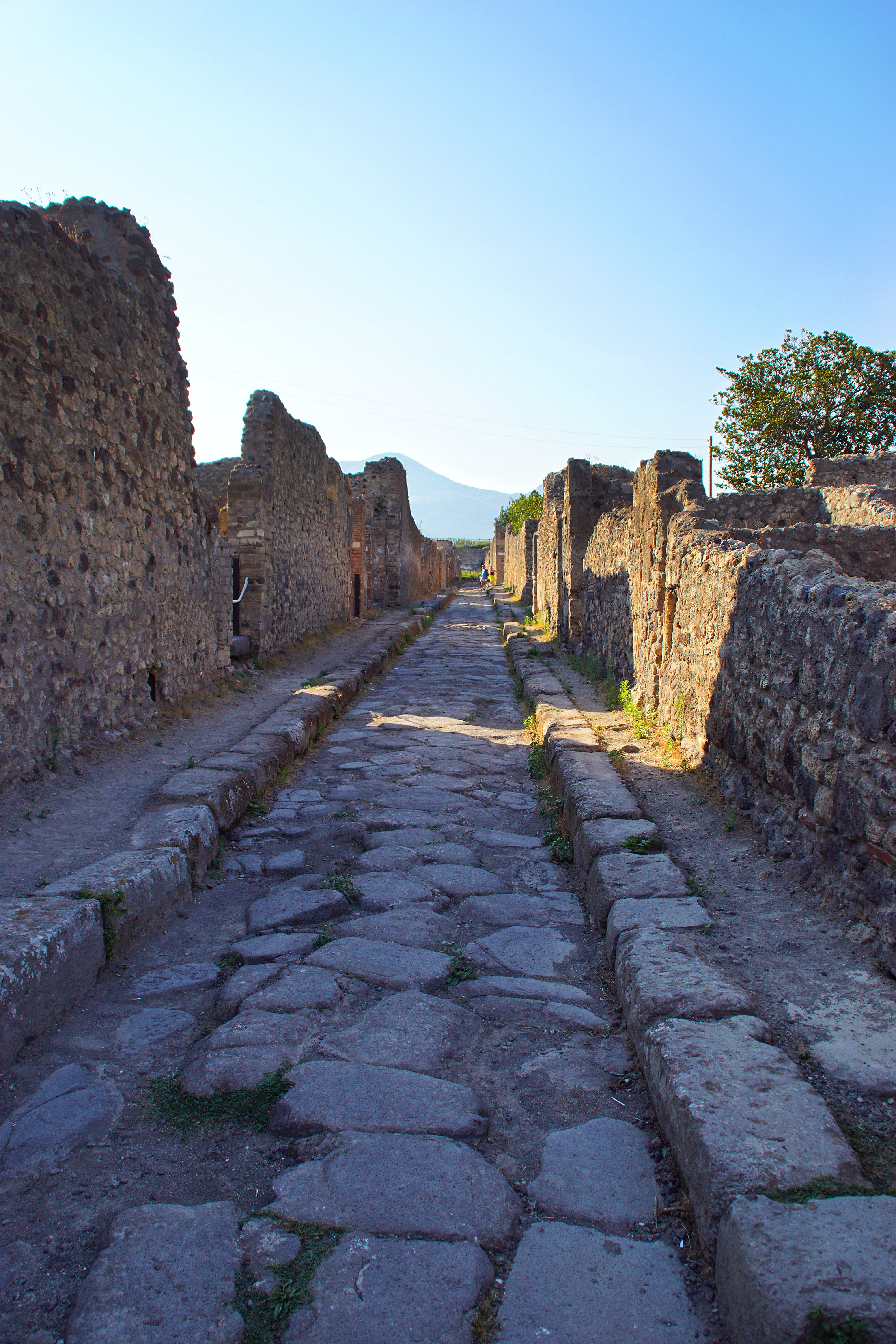nature, 5K, archaeology, no people, old, italy, architecture, clear sky, day, europe, heritage, history, fort, footpath, old ruin, ruin, ancient, stone wall, Phone HD Wallpaper