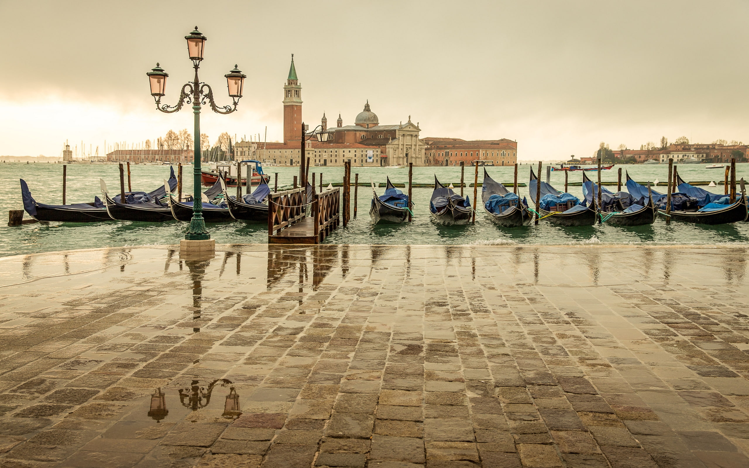 venice, 2K, cloudy, san, gondolas, rain, marina, island, maggiore, buildings, light, italy, reflection, city, boats, giorgio, sea, HD Wallpaper