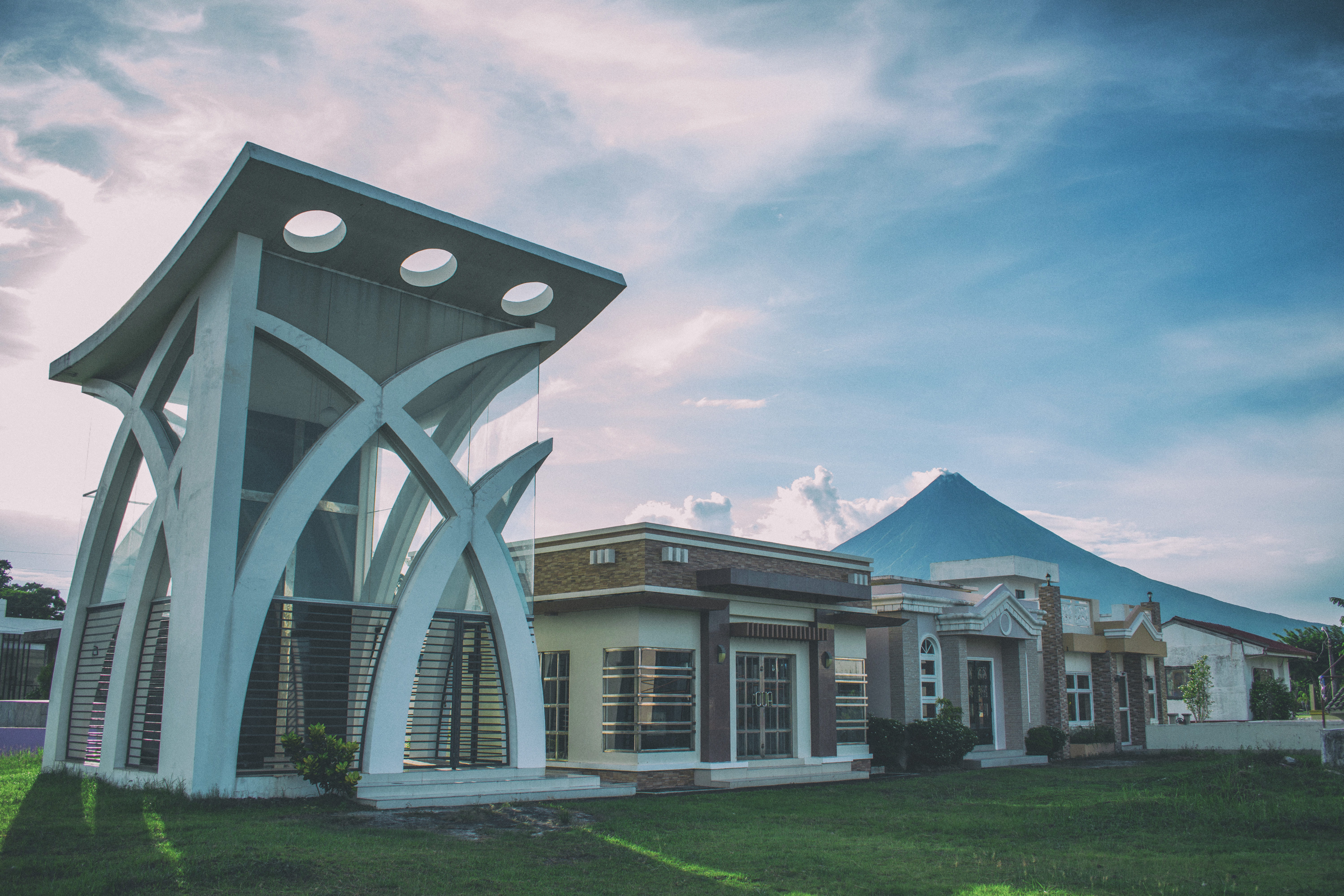 nature, field, volcano, bungalow, lawn, 5K, no people, belief, building exterior, daylight, modern, grass, plant, inlined, architecture, outdoors, Mayon Volcano, HD Wallpaper