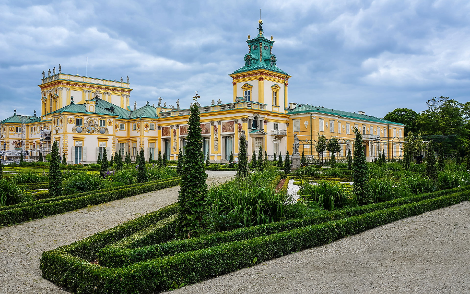 outdoors, green color, day, grass, no people, city, facade, nature, 1080P, built structure, tree, formal garden, garden path, building, travel destinations, HD Wallpaper