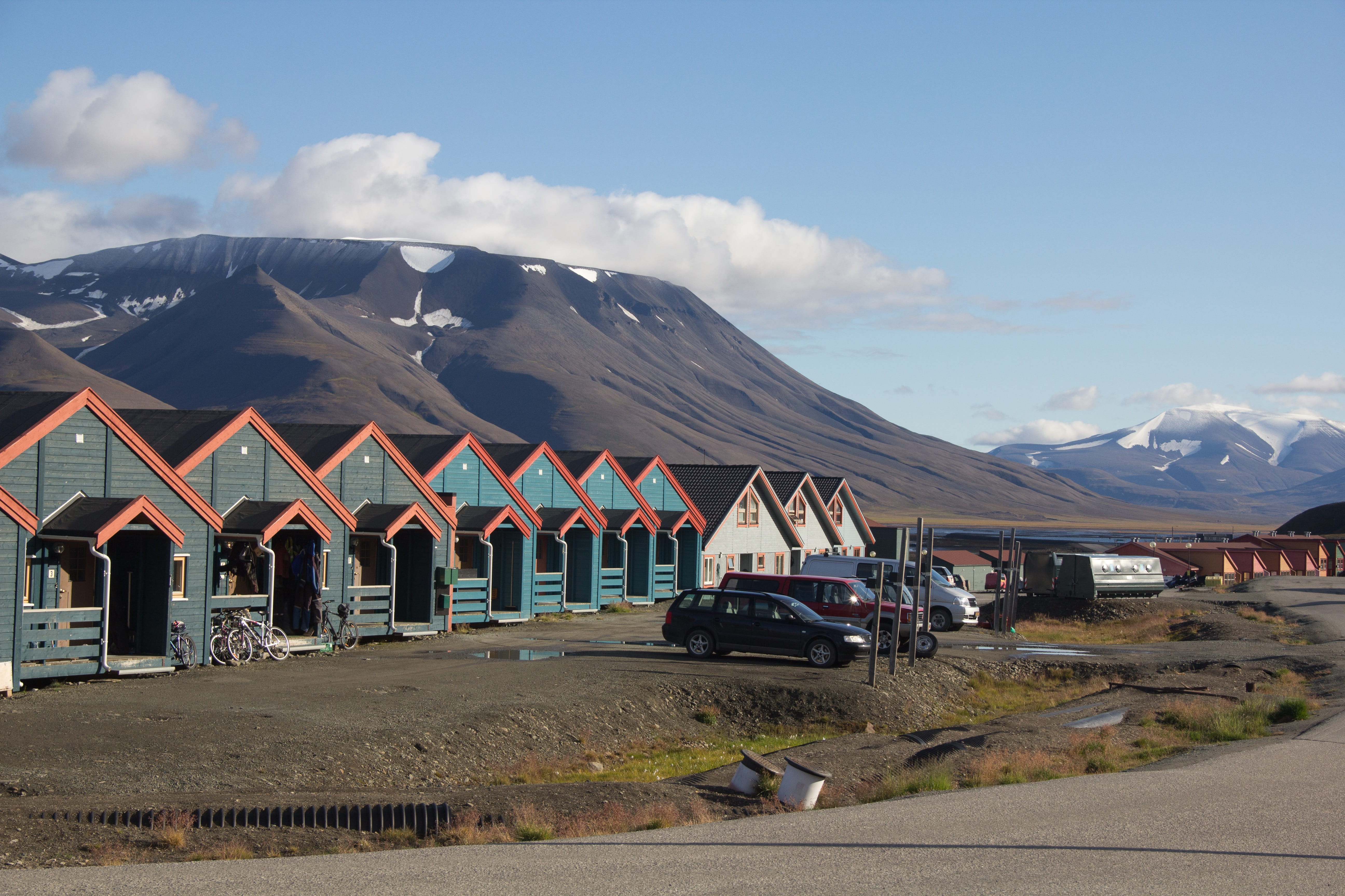 building, architecture, Svalbard, Houses, Longyearbyen, nature, road, 5K, mountain range, mode of transportation, environment, day, no people, mountain peak, HD Wallpaper