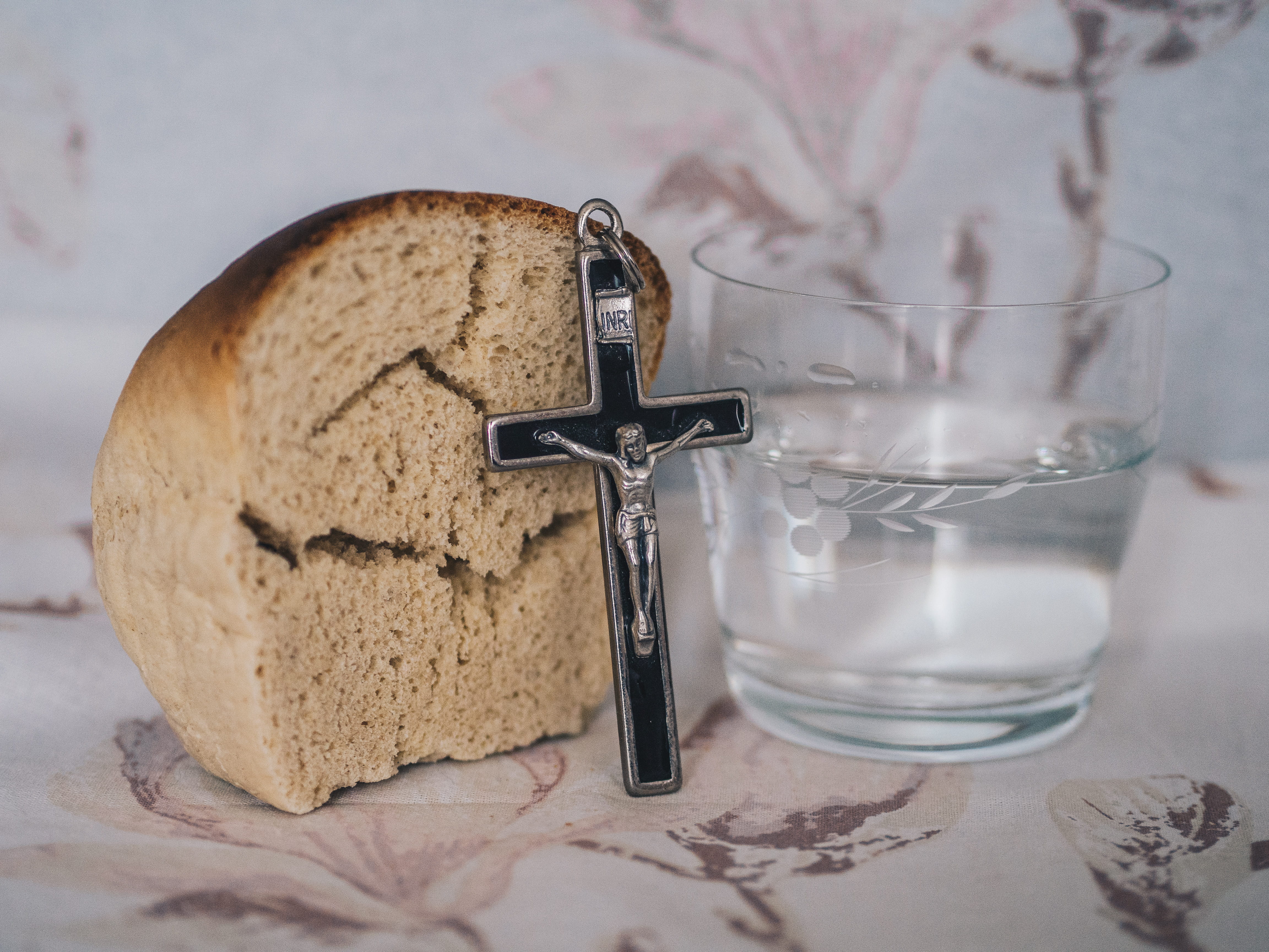 cross, table, wood - material, cookie, close-up, christianity, drink, glass - material, bread, celebration, refreshment, transparent, water, household equipment, HD Wallpaper