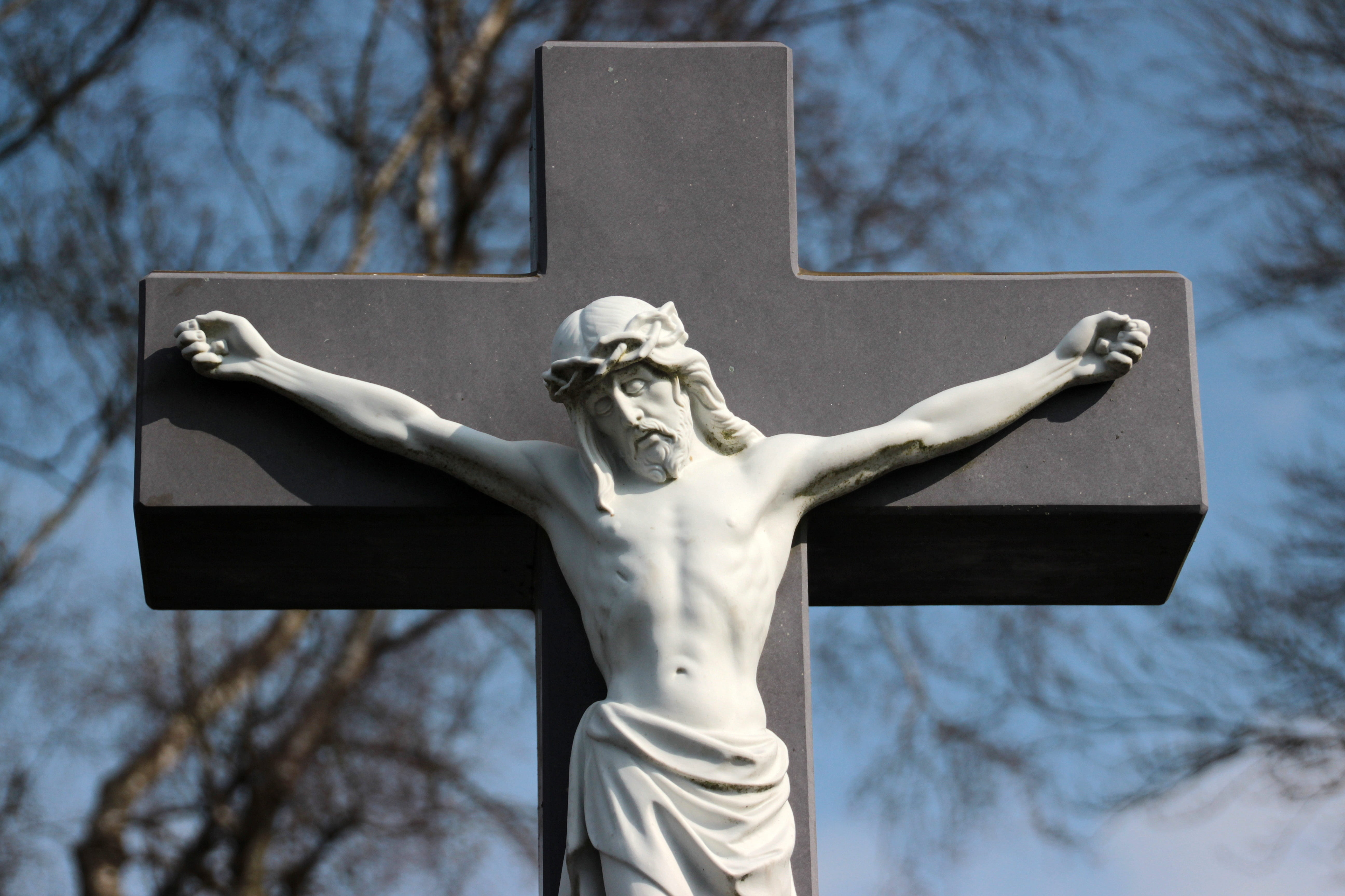 christianity, religion, low angle view, angel, cross, outdoors, cemetery, jesus, spirituality, animal wing, sculpture, representation, crown of thorns, HD Wallpaper
