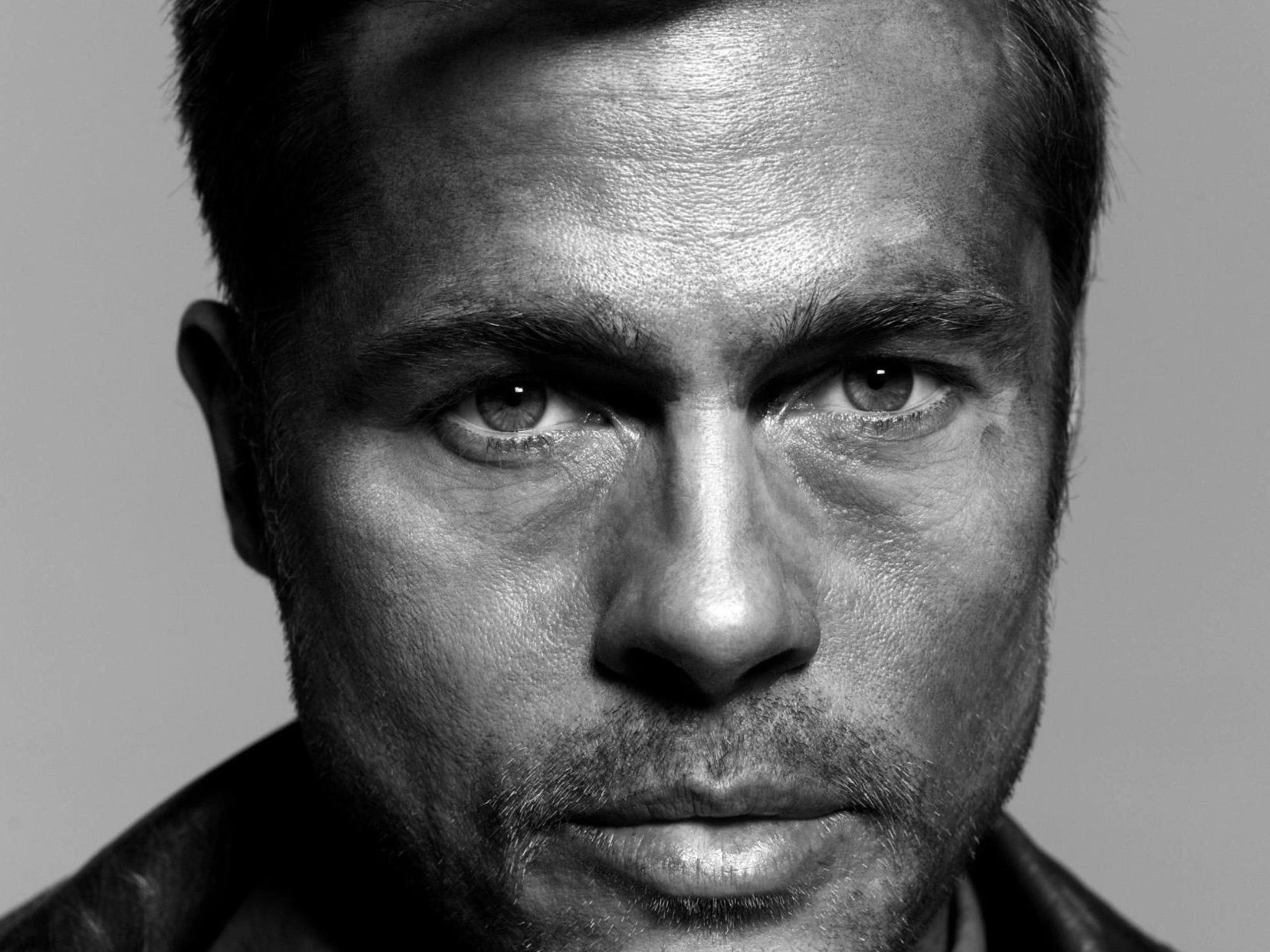 men, indoors, studio shot, portrait, one person, monochrome, Brad Pitt, mid adult men, human face, adult, males, real people, human body part, close-up, HD Wallpaper