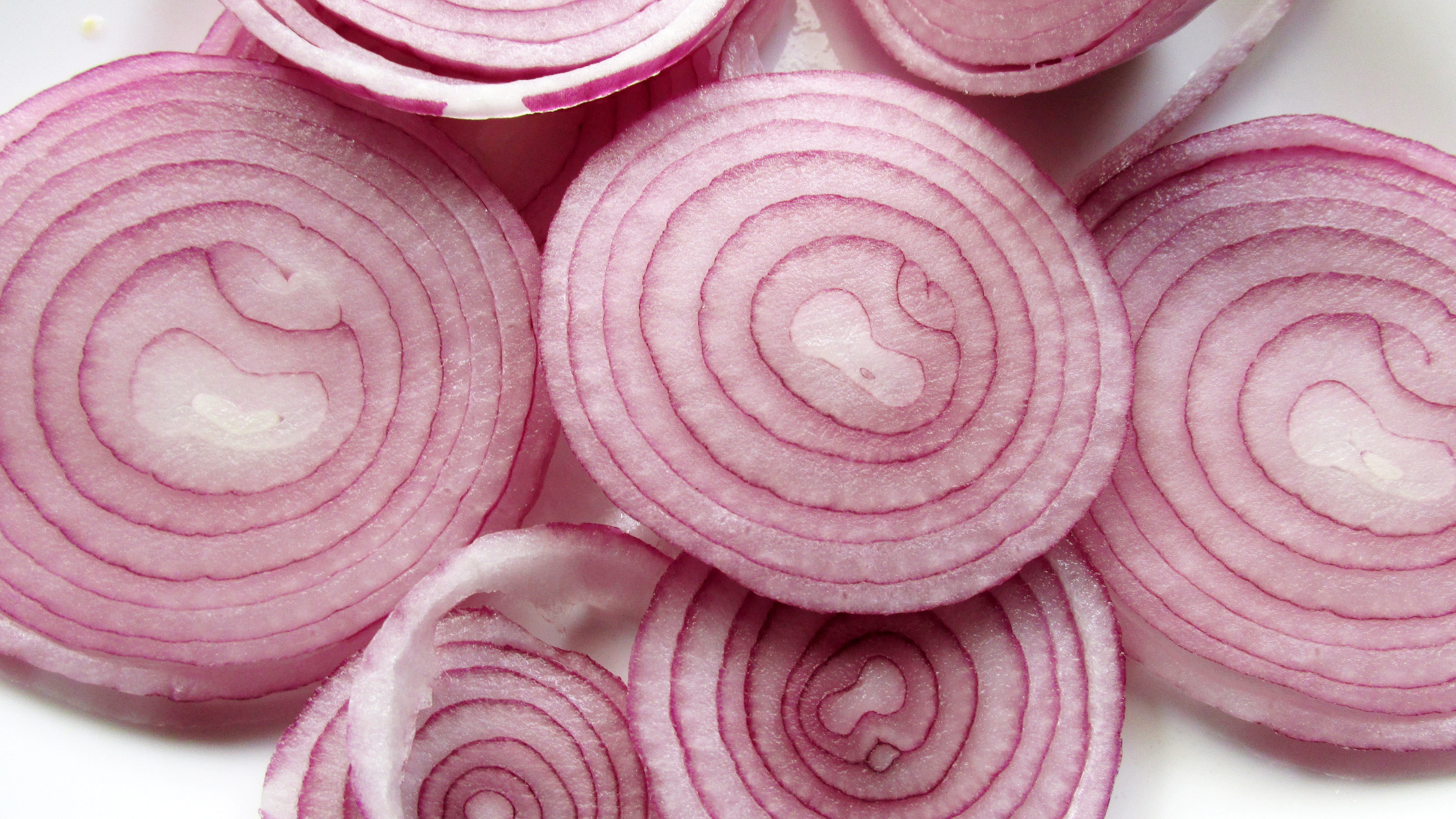 purple, focus, freshness, vegetable, photography, no people, slice, onion, raw food, indulgence, wellbeing, onions, temptation, close-up, pink color, healthy eating, HD Wallpaper