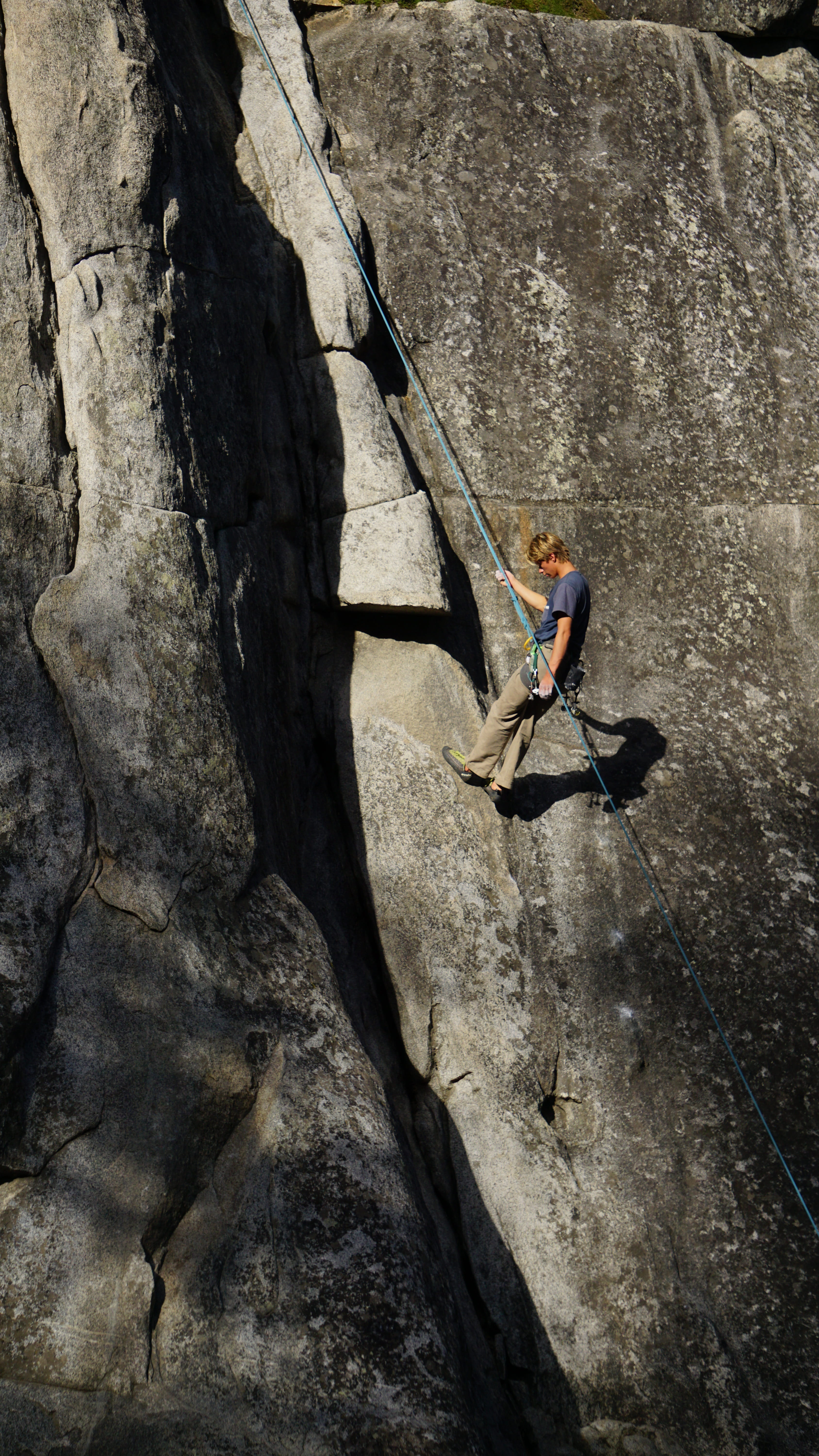 rock - object, day, climb, risk, sport, lifestyles, 5K, rock climbing, skill, hang time, challenge, leisure activity, one person, extreme sports, effort, Phone HD Wallpaper