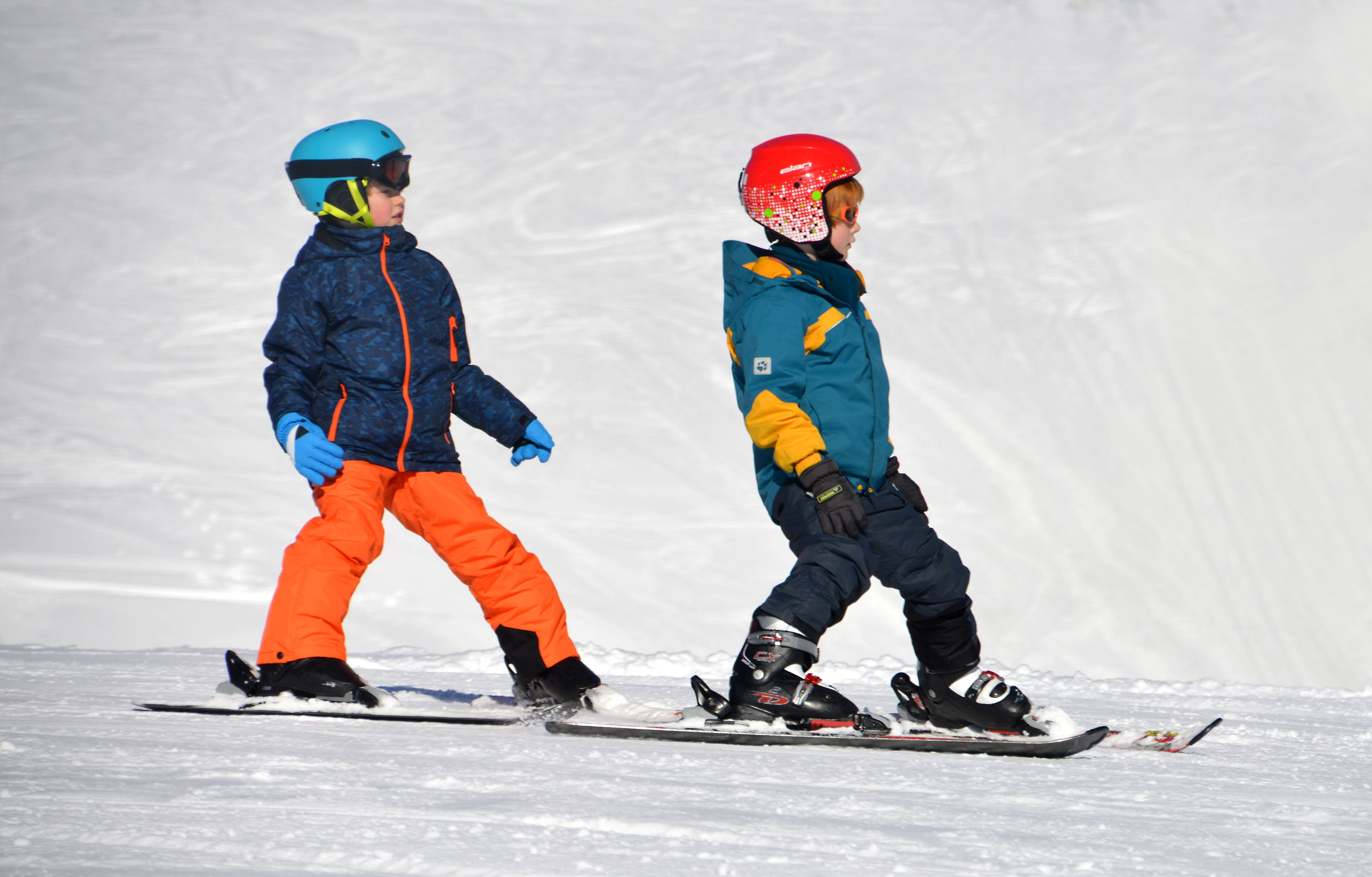 men, skating, winter, togetherness, 2K, sport, two people, boys, children hill, sports helmet, hill, winter sport, ice, children, mountain, sister, beginners, HD Wallpaper