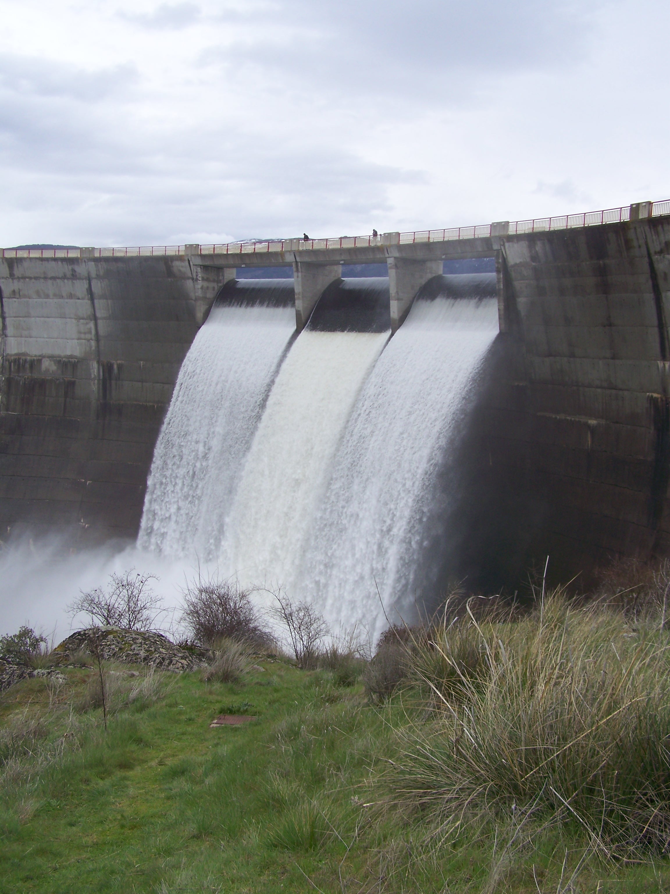 hydroelectric power, no people, dam, long exposure, flowing water, water, segovia, engineering, outdoors, day, civil works, fuel and power generation, environmental conservation, Phone HD Wallpaper