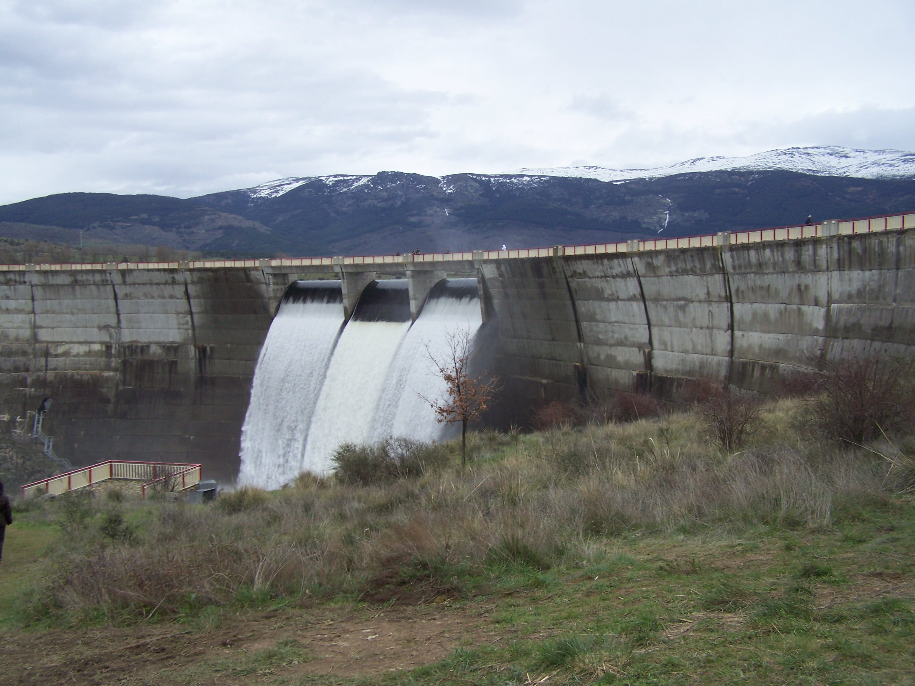 fuel and power generation, nature, outdoors, hydroelectric power, renewable energy, 2K, mountain, water, environmental conservation, engineering, cloud - sky, HD Wallpaper