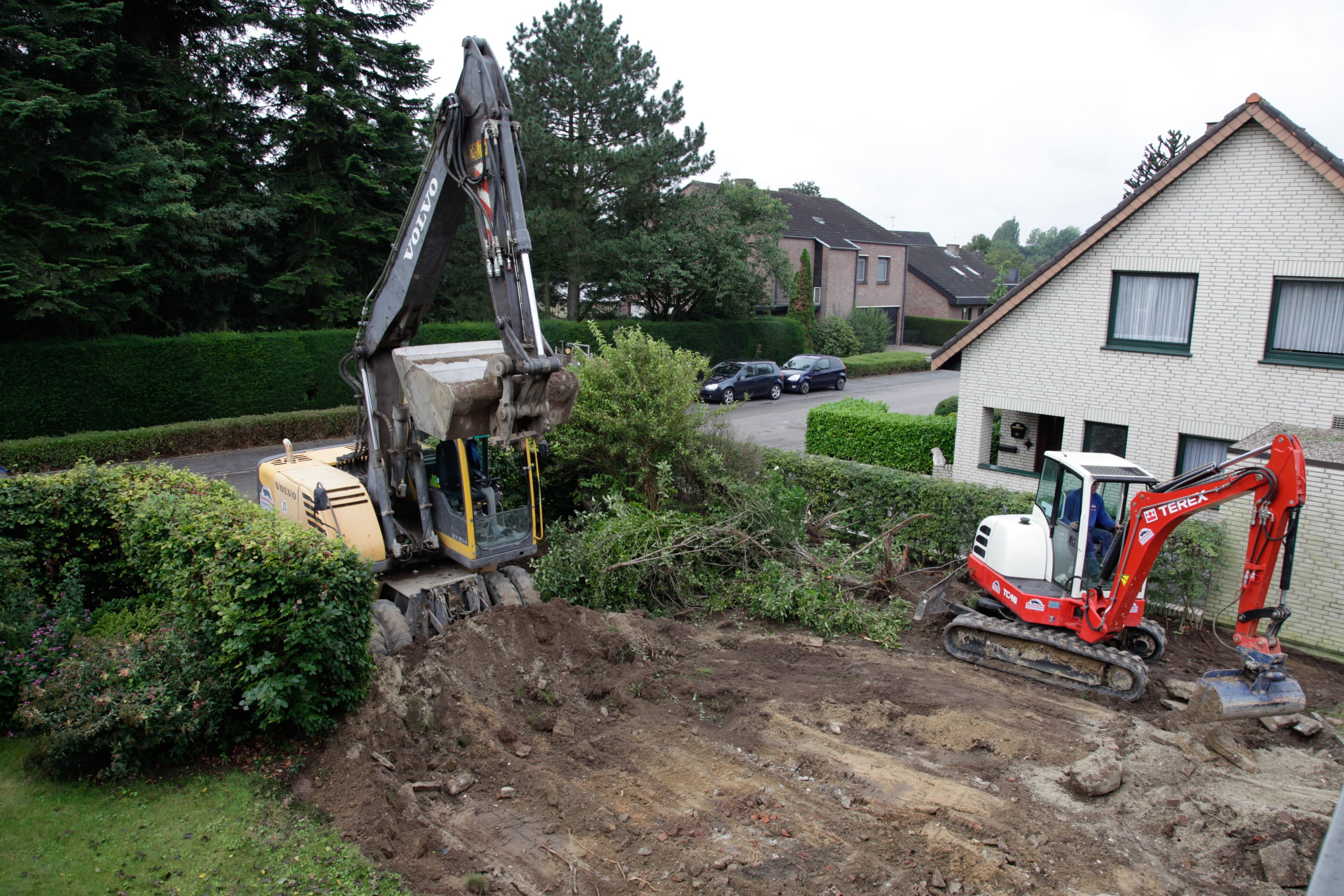 2K, machinery, building, residential district, construction work, heavy, day, plant, construction industry, building exterior, excavators, outdoors, garden, HD Wallpaper
