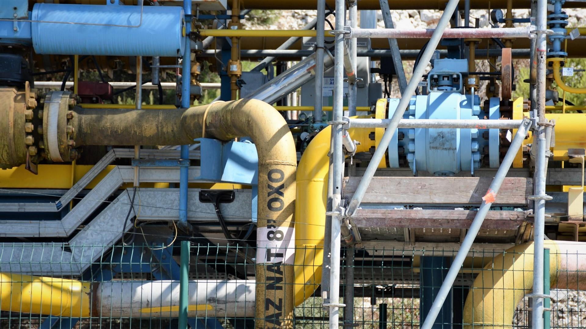 pipe - tube, yellow, machinery, factory, construction industry, control, industrial building, business, 1080P, technology, day, equipment, machine valve, HD Wallpaper