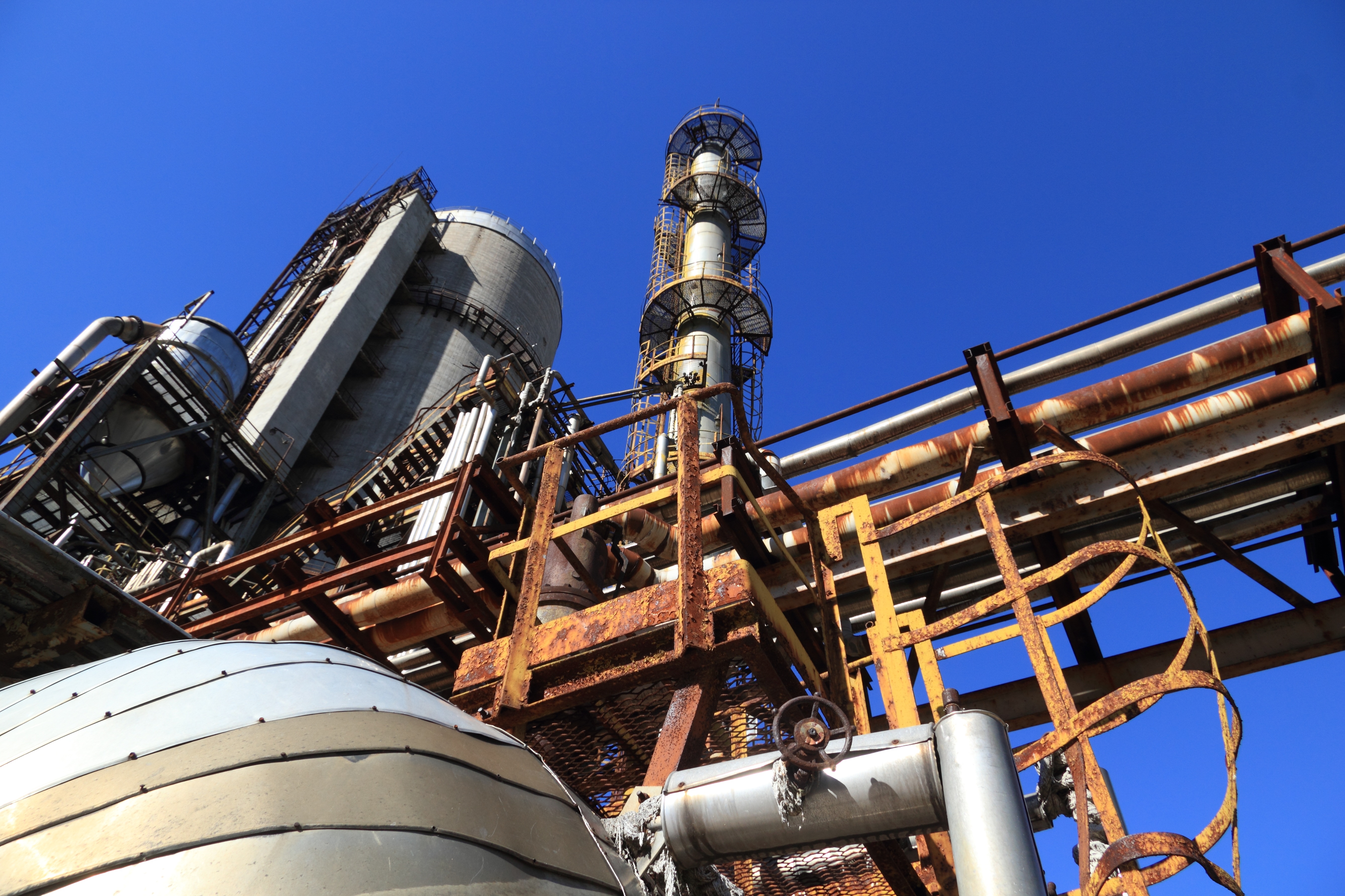 natural gas, metal, industrial equipment, outdoors, architecture, directly below, abandoned, 5K, chemical plant, pipeline, bulgaria, oil industry, fossil fuel, HD Wallpaper