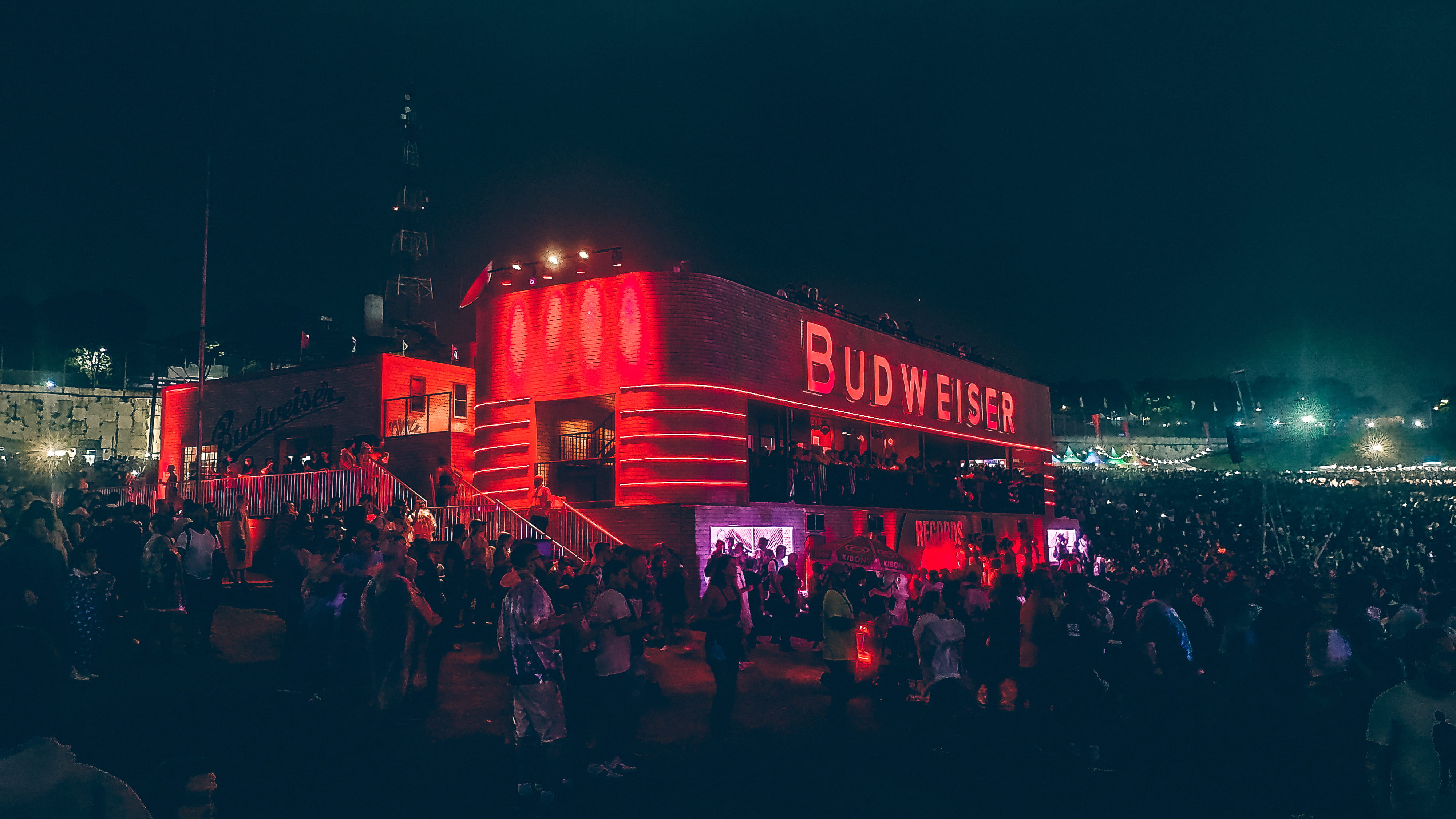 city, 4K, night life, stage, festival, night club, arts culture and entertainment, building exterior, large group of people, food, group of people, meal, HD Wallpaper