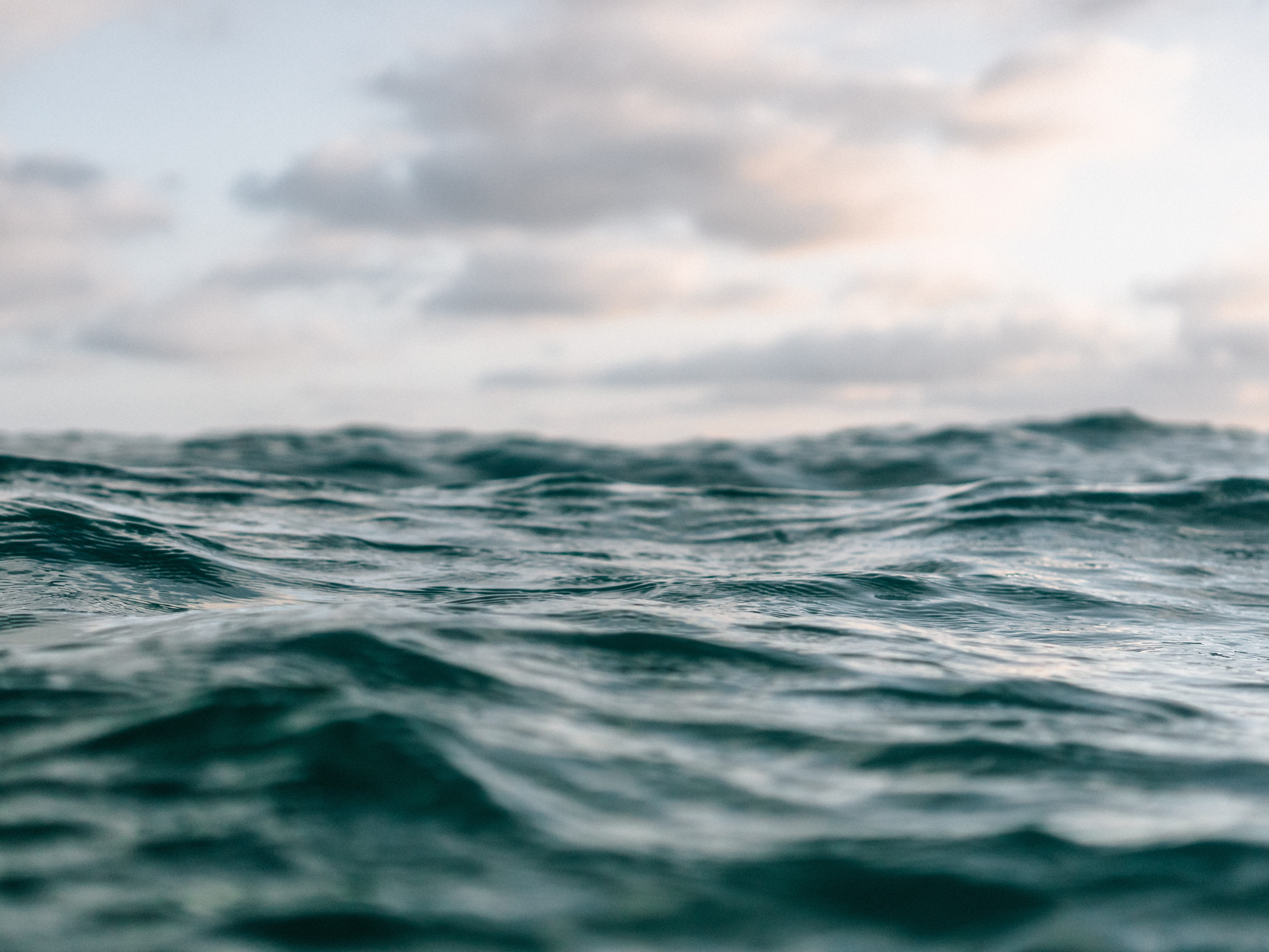 surface level, environment, motion, scenics - nature, beauty in nature, surface, coastline, cloud - sky, seashore, ominous, shorebreak, blue, sky, sea, HD Wallpaper