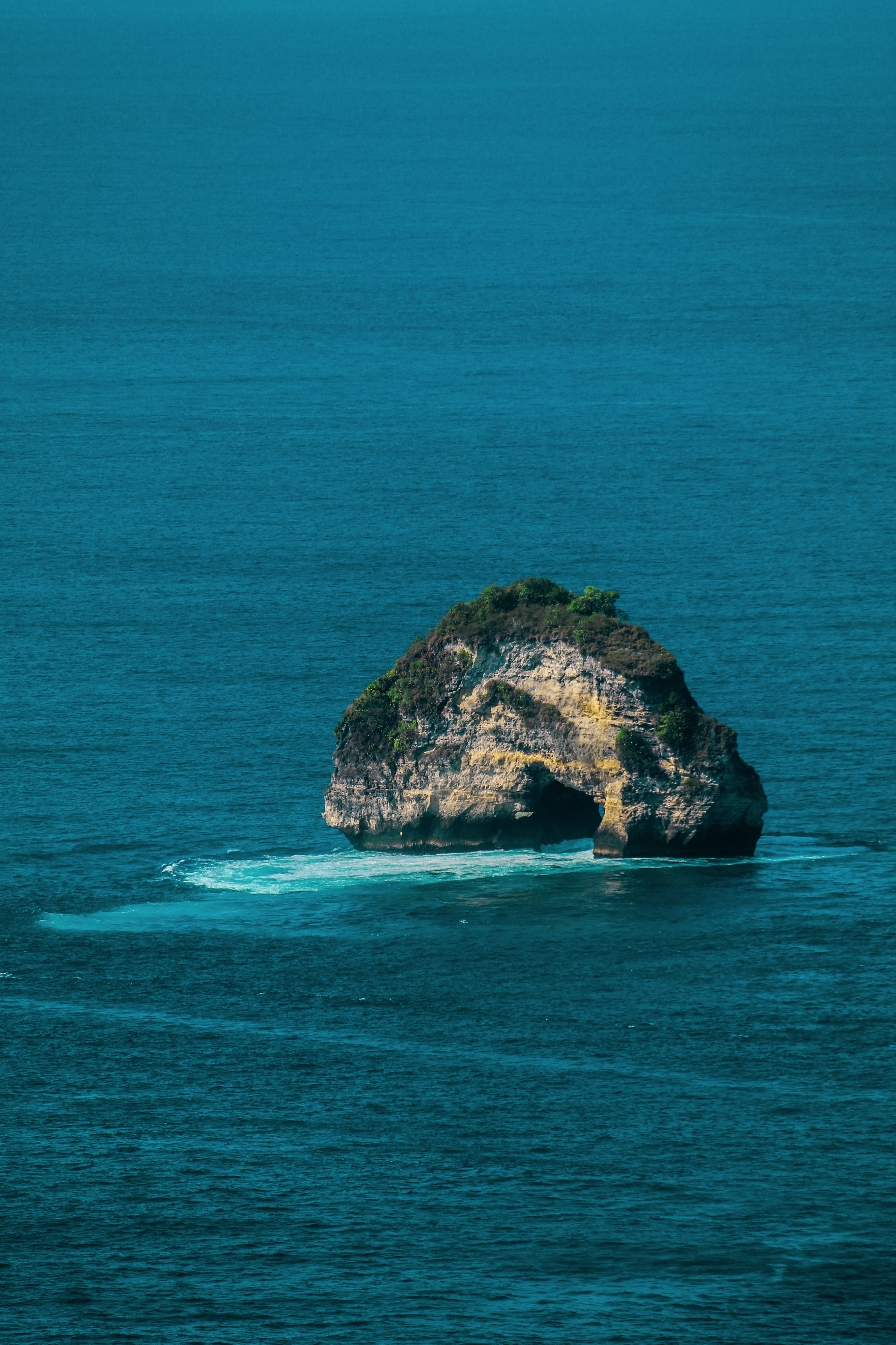 5K, blue, beauty in nature, sand, waterfront, indonesia, bali, tranquil scene, no people, surf, hill, beachcomber, seascape, rock, rock formation, beach, Phone HD Wallpaper