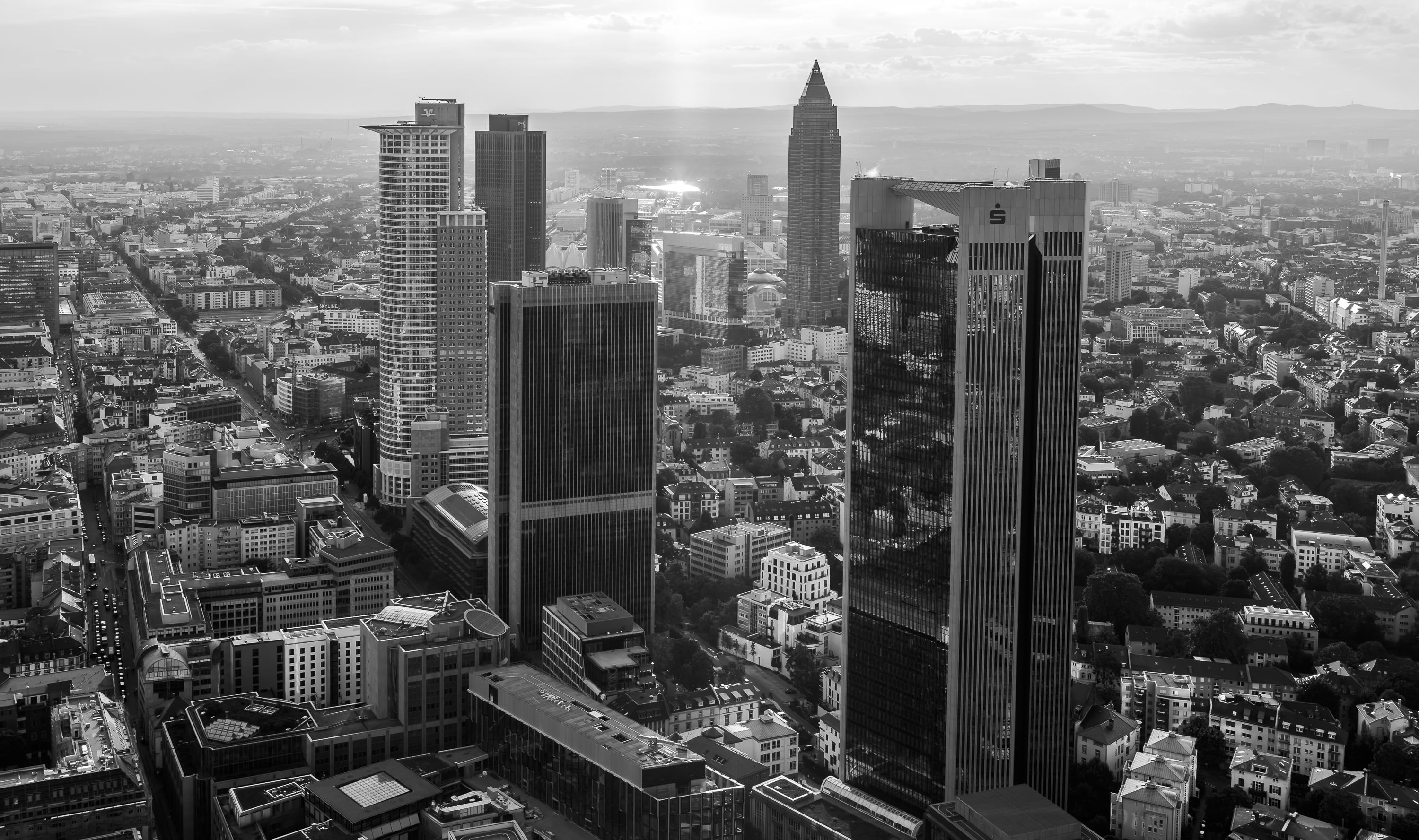 city, urban Skyline, Frankfurt, urban, 2K, famous Place, tower, downtown District, light, aerial View, greyscale, new York City, building Exterior, skyline, HD Wallpaper