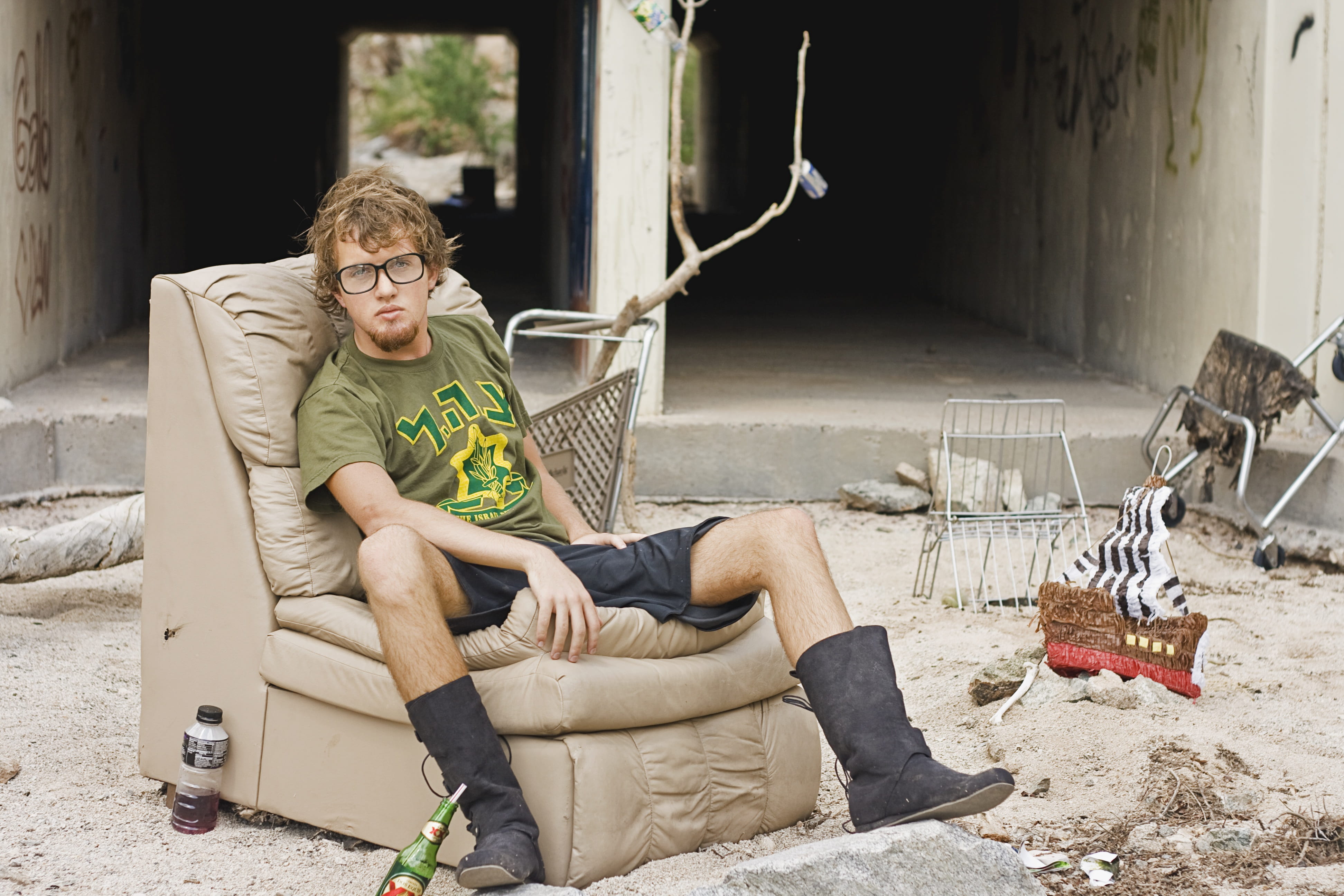 t, hobo, drunk, city, wash, shirt, homeless man, 4K, front view, one person, man, money, poverty, beard, chair, casual clothing, adult, outdoors, dirt, HD Wallpaper