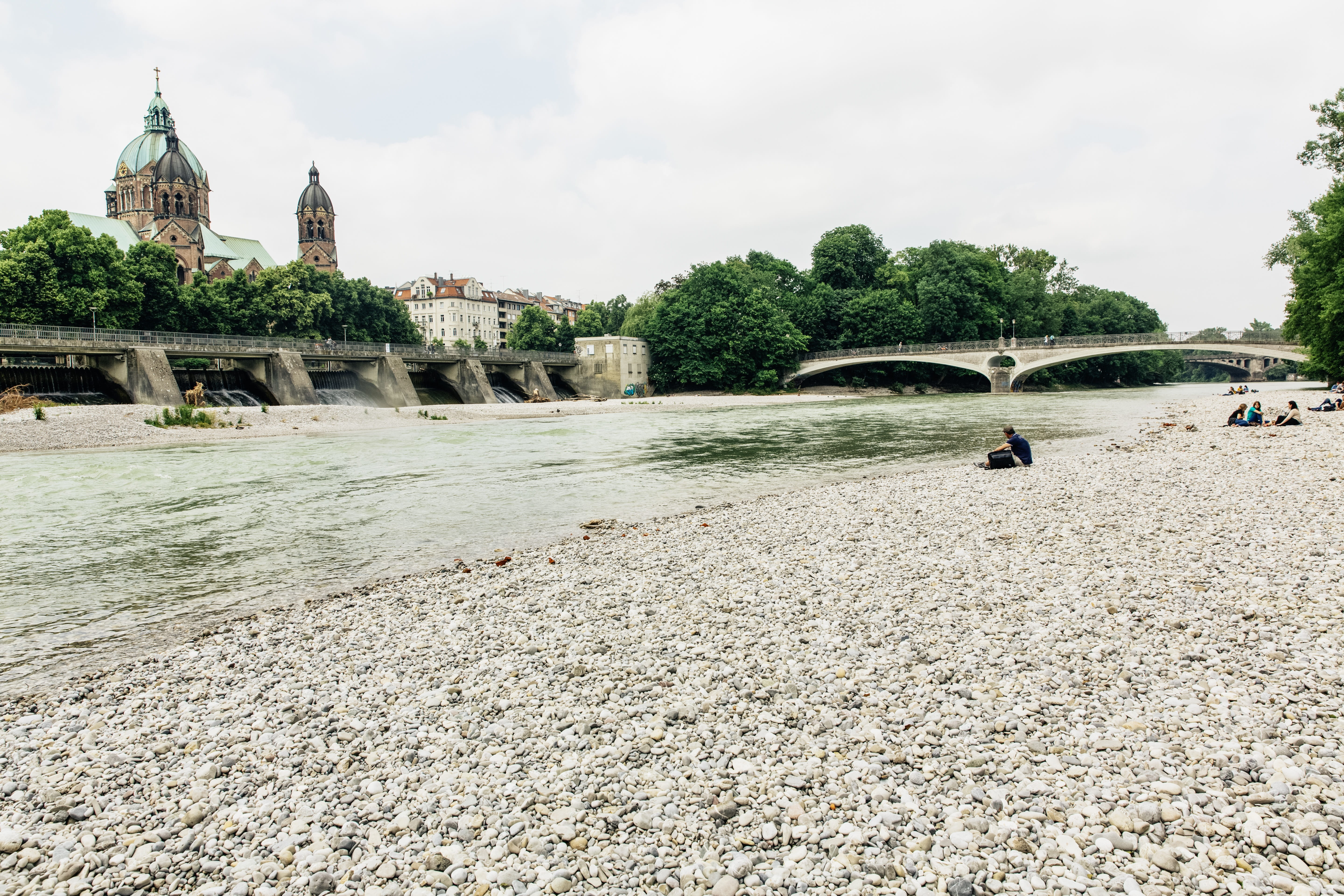 architecture, nature, Munich, sky, relaxation, history, cloud - sky, place of worship, Bavaria, religion, tree, river, building, outdoors, Isar, water, HD Wallpaper