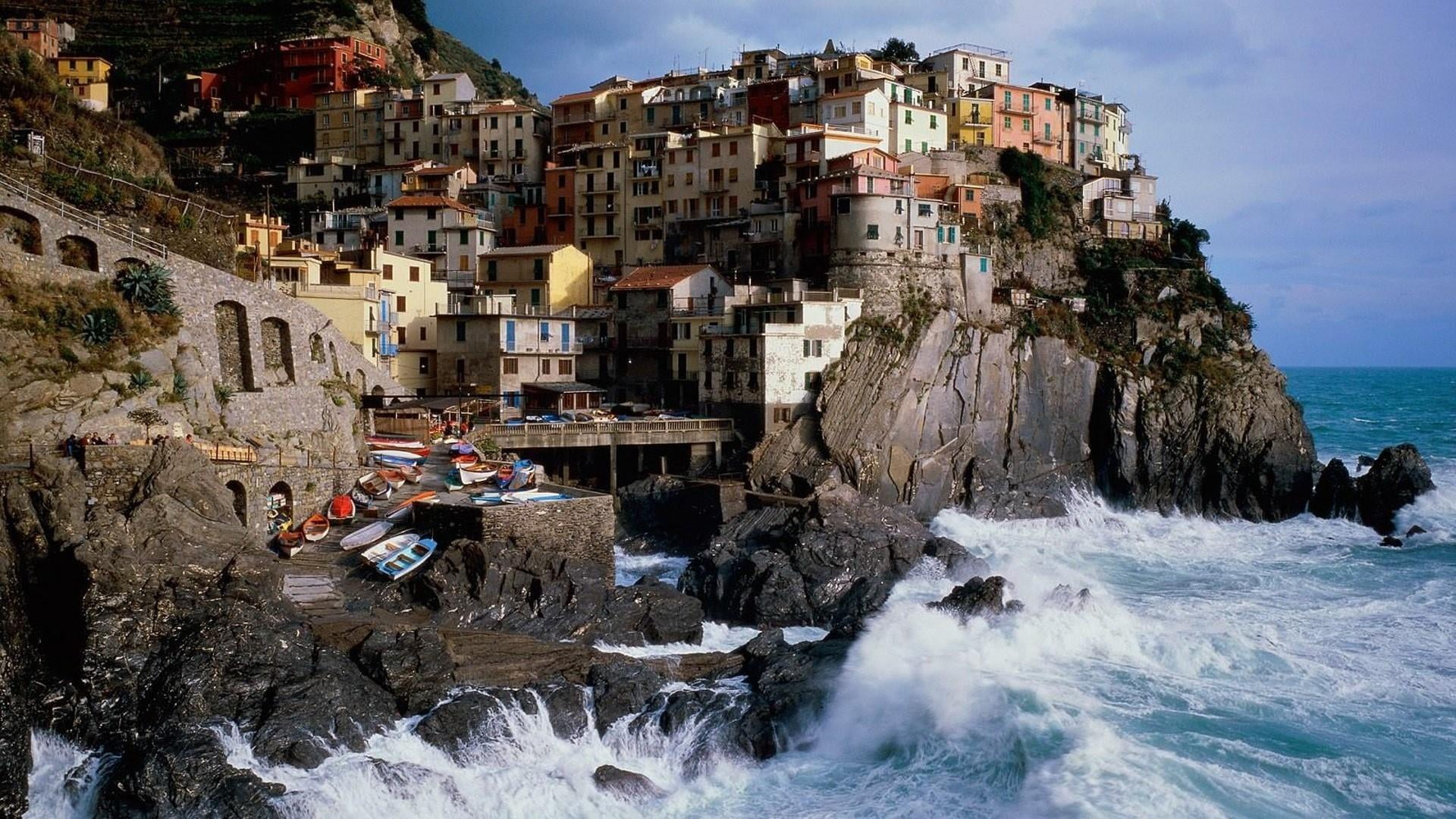 incidental people, europe, sea, la spezia, building, liguria, aquatic sport, rock - object, motion, beach, cinque terre, klippe, day, italy, rock, solid, HD Wallpaper