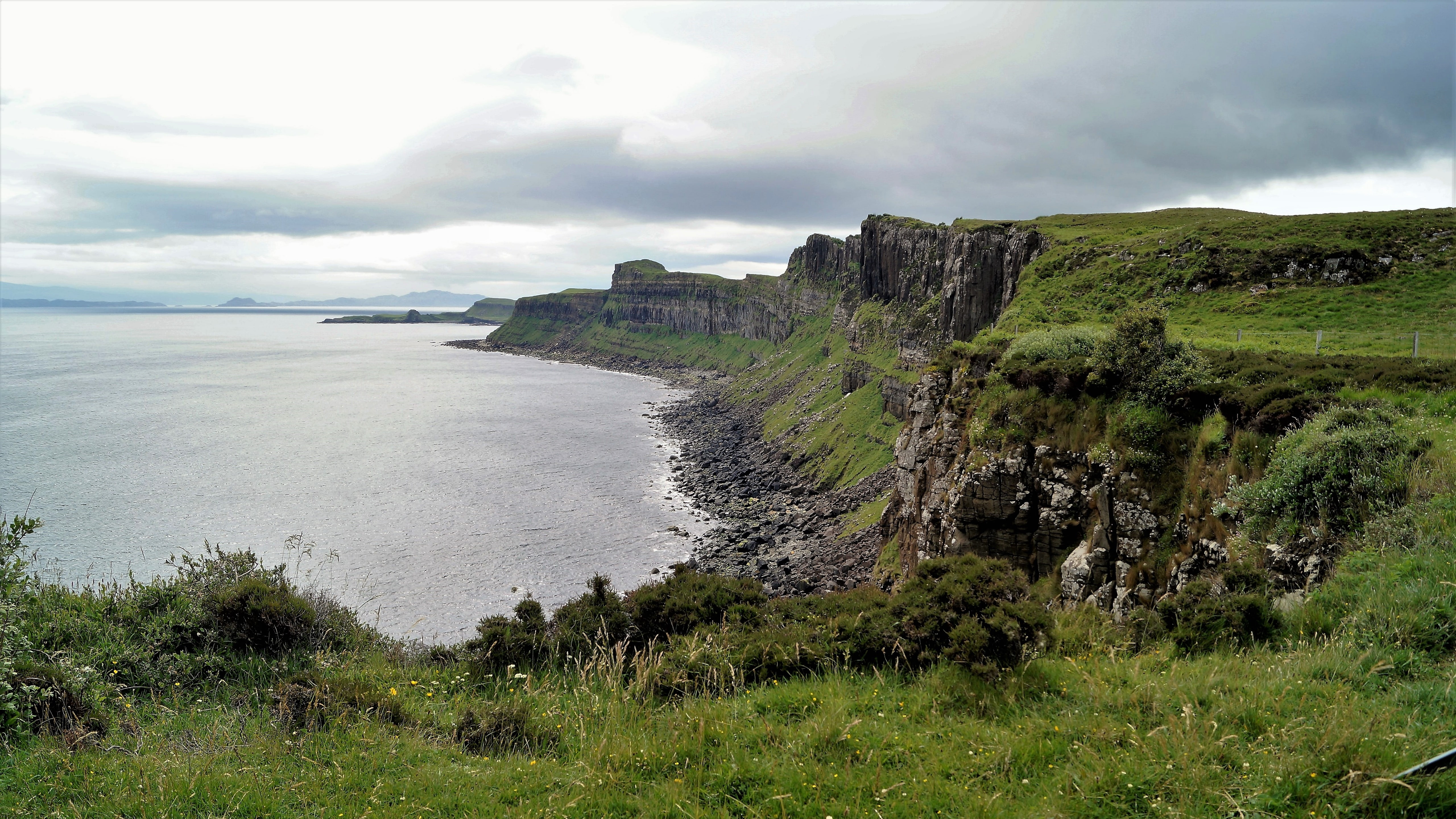 scotland, kilt rock view point, rock, loch mealt, great britain, united kingdom, isle of skye, headland, highland, klippe, portree, lake, kilt rock, 5K, HD Wallpaper
