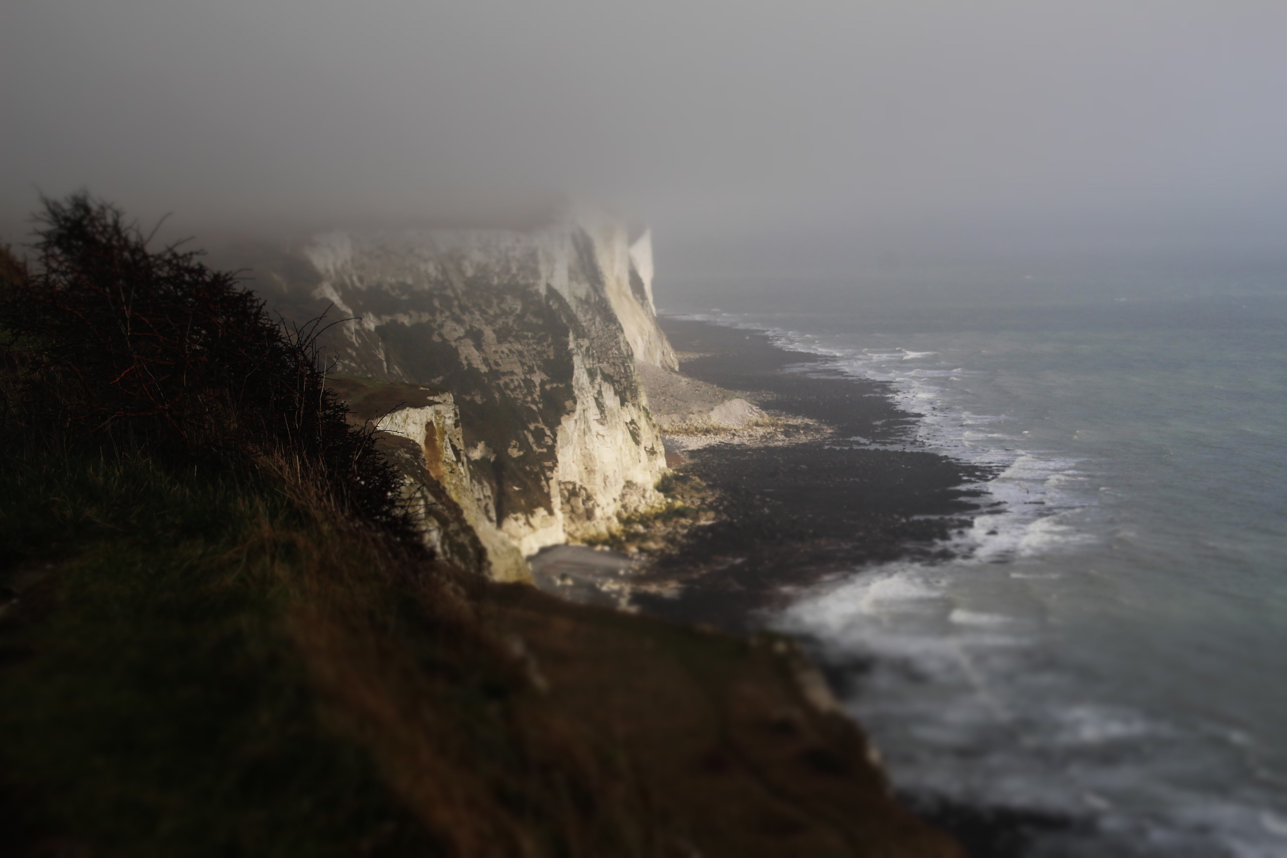 Tilt Shift, 5K, Depth Of Field, landscape, nature, Coastline, waves, sea, plants, Cliffs Of Dover, cliff, UK, England, mist, HD Wallpaper