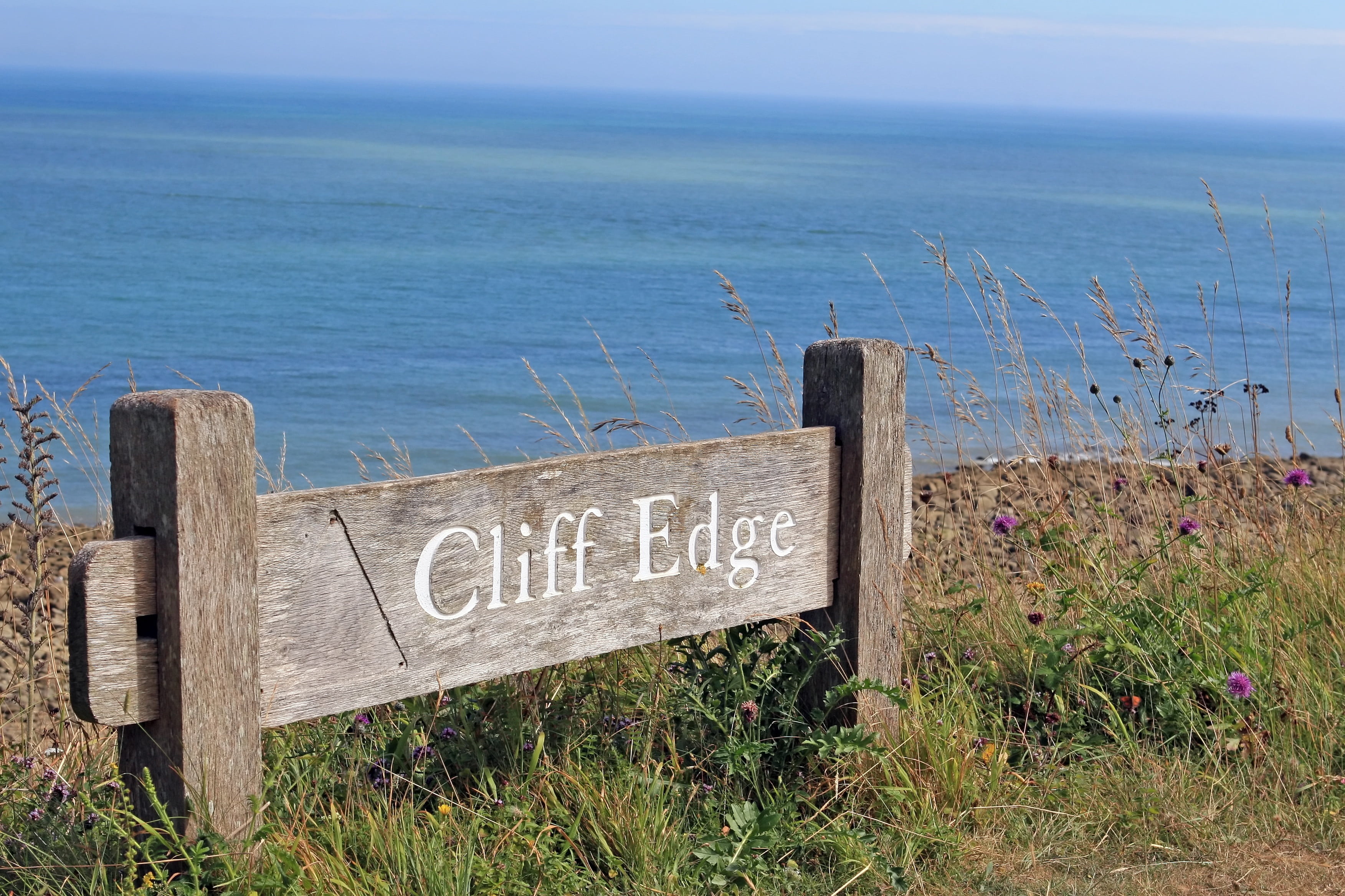 fall, drop, no people, shore, english, sign, tranquil scene, landmark, coast, suicide, communication, horizon, steep, horizon over water, england, western script, HD Wallpaper