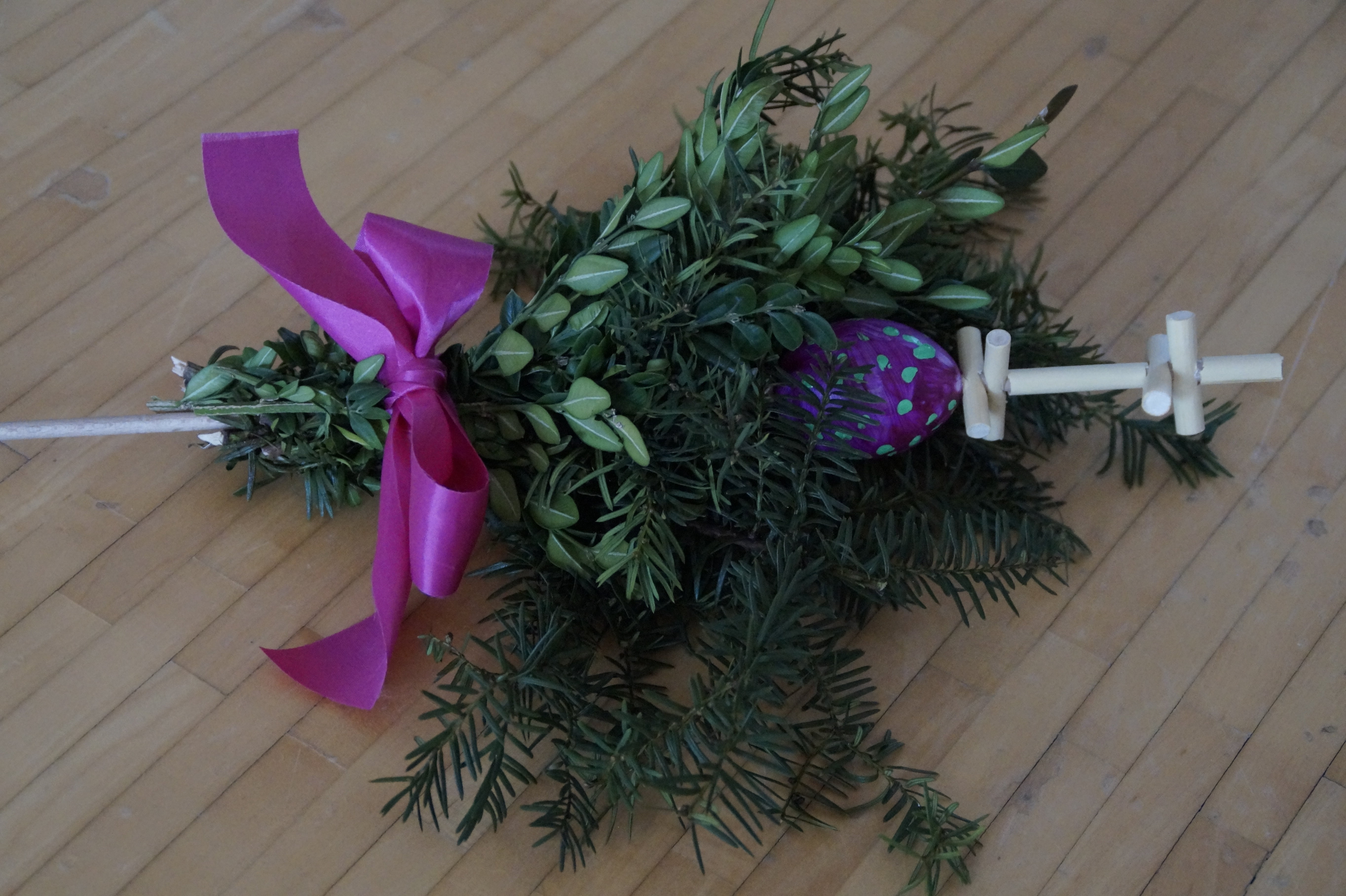wood - material, holiday, wood, dedicated to, ritual, flooring, plant, christmas ornament, symbol, gift, 5K, christianity, custom, no people, ribbon, hardwood floor, HD Wallpaper