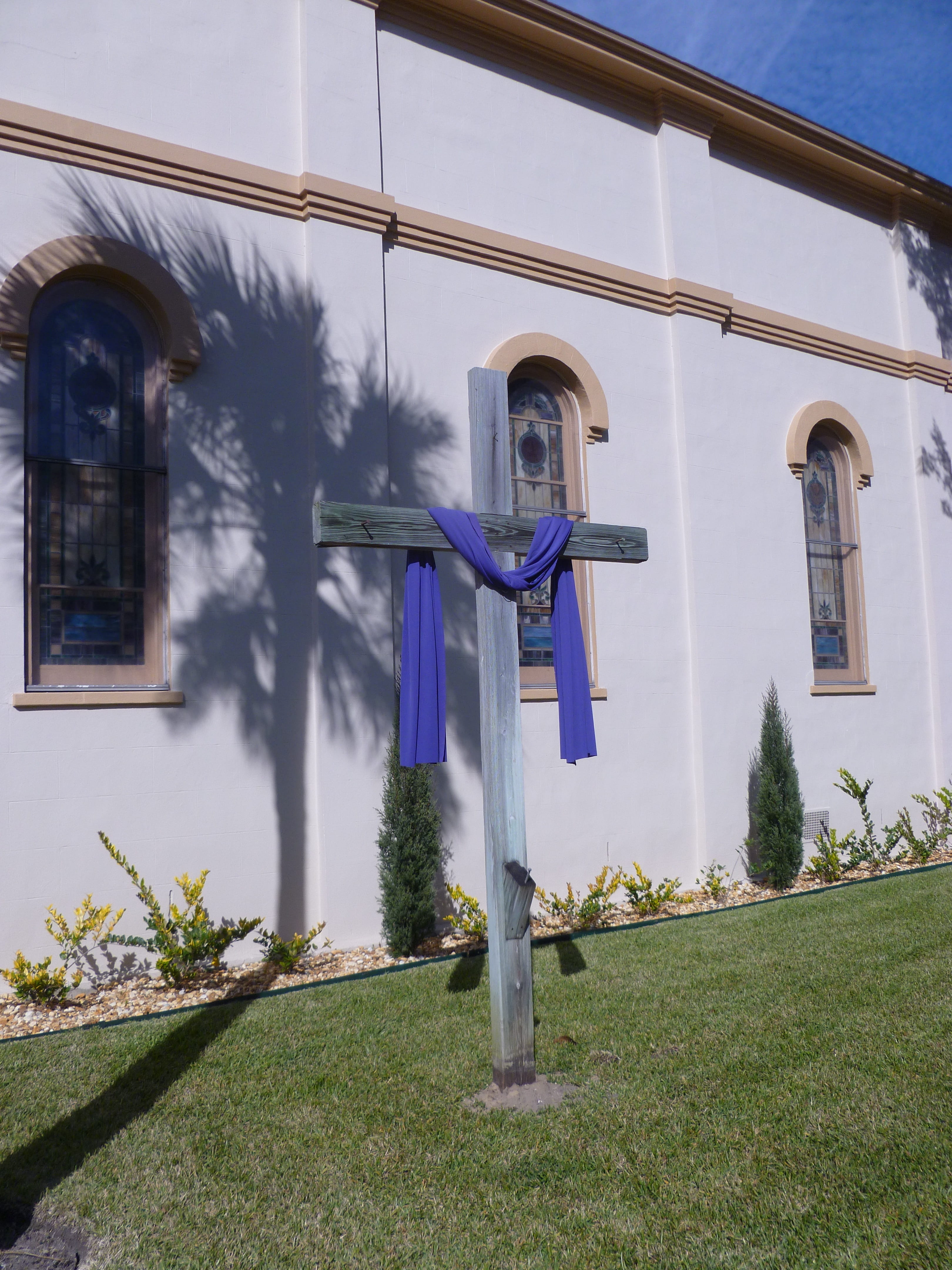built structure, potted plant, belief, church, residential district, palm sunday, house, window, religion, building exterior, building, lawn, 4K, holy, Phone HD Wallpaper