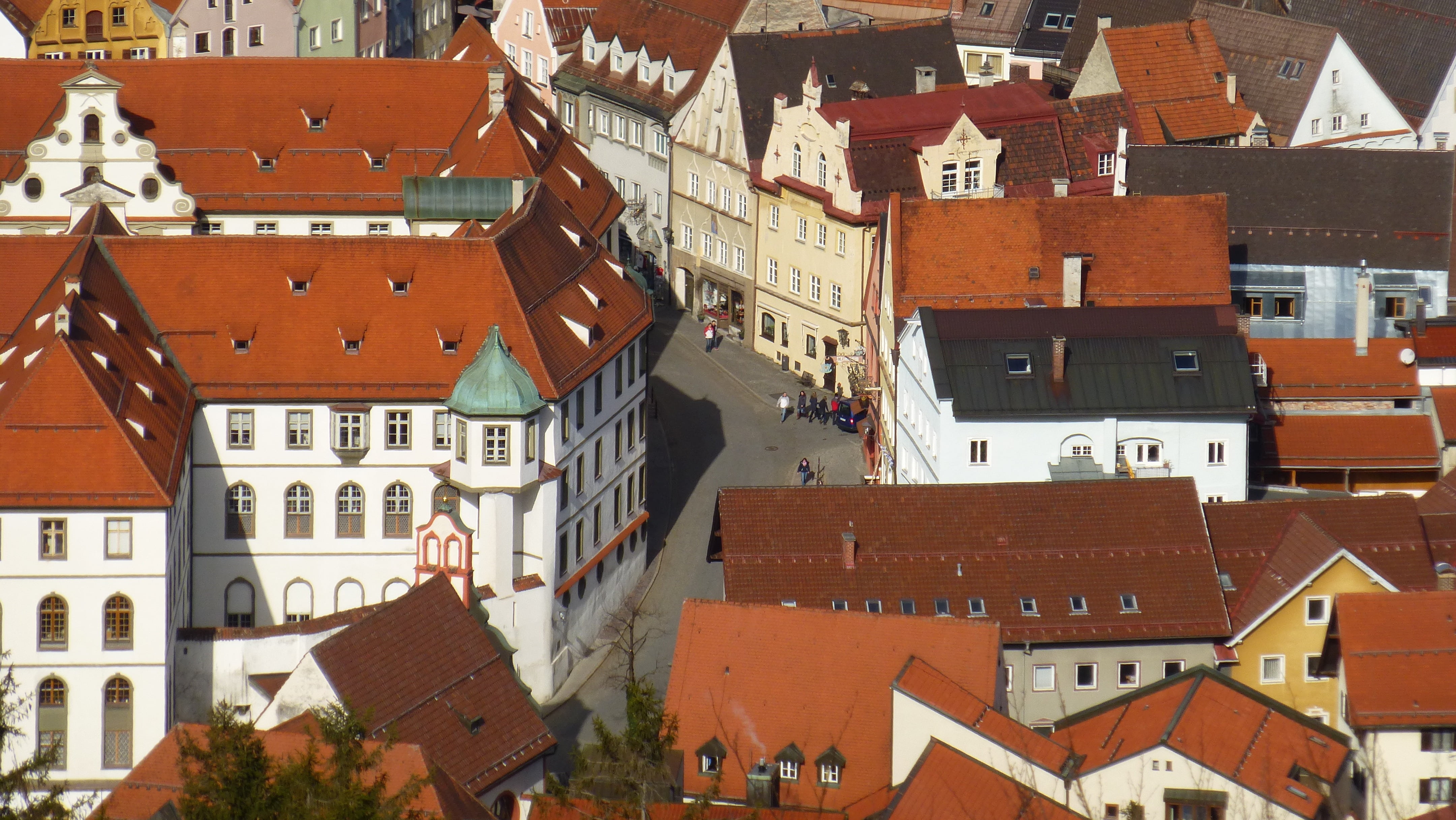 luxury, building exterior, cityscape, roof, füssen, building, house, community, city, crowded, outdoors, apartment, 4K, residential district, architecture, HD Wallpaper