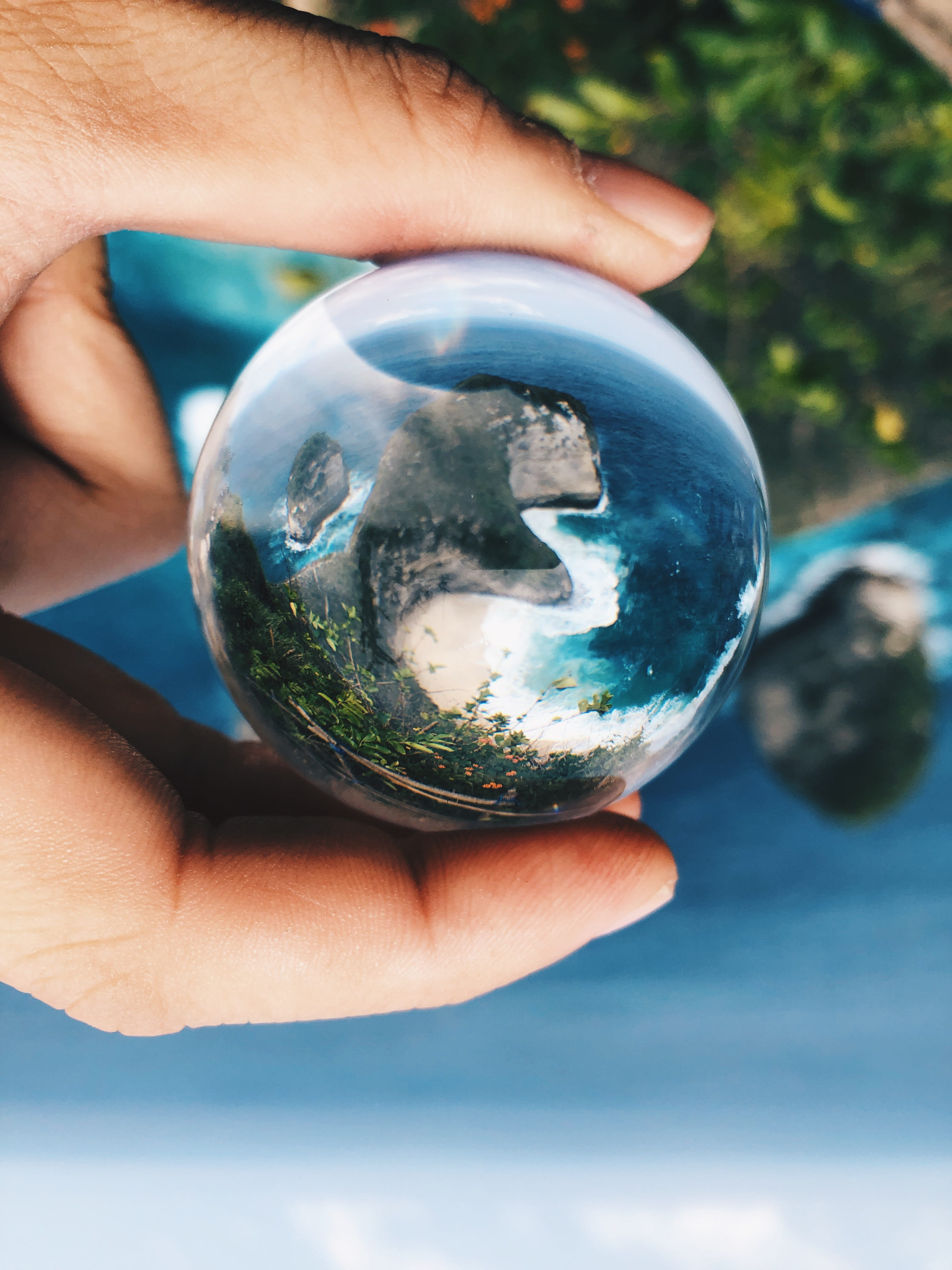 transparent, human body part, kelingking beach, lensball, bali, close-up, nature, unrecognizable person, crystal ball, indonesia, holding, real people, Phone HD Wallpaper