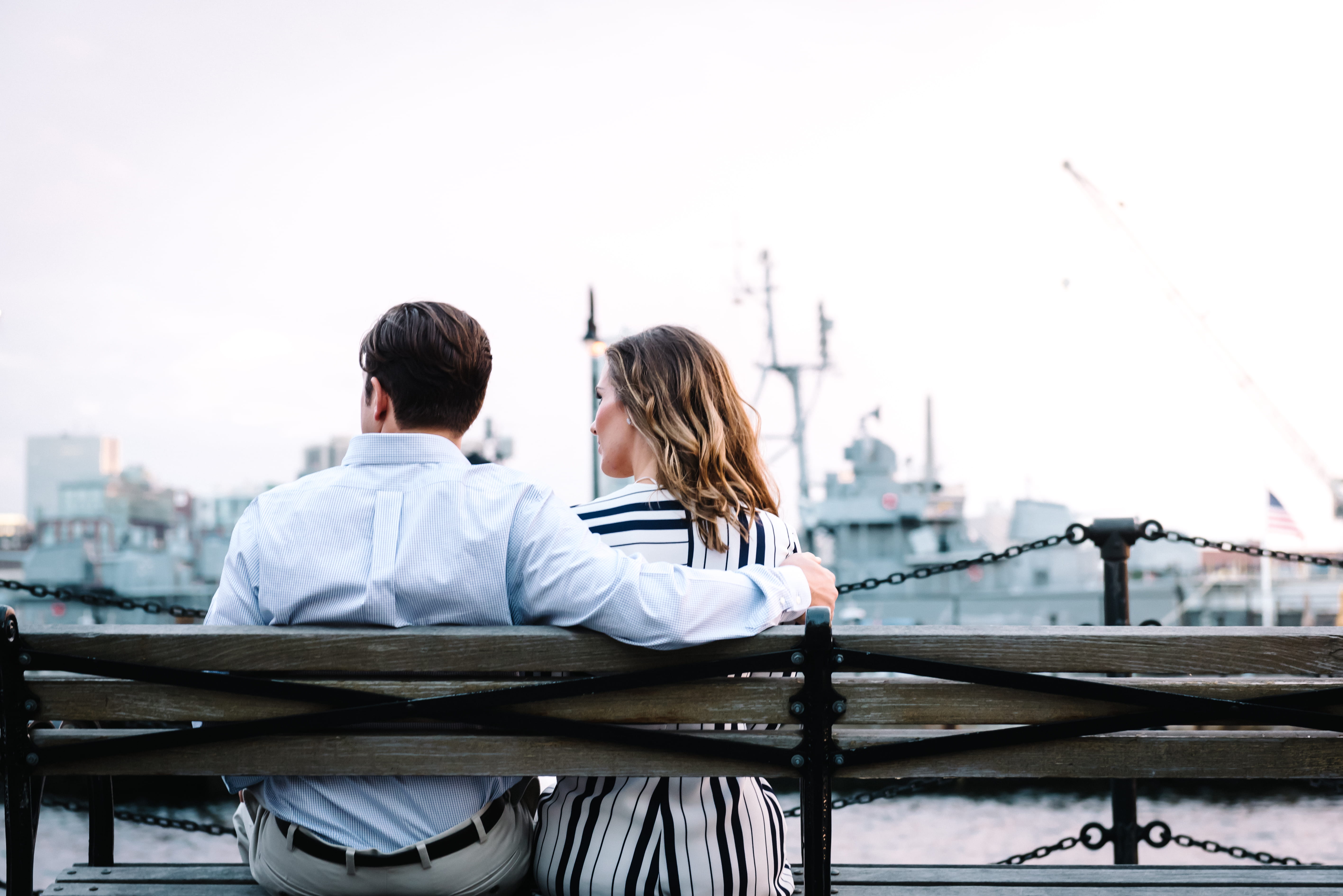 lifestyles, man in blue, sitting, building exterior, couple - relationship, city, young Adult, tourist, dress shirt, two People, man, body, young women, HD Wallpaper