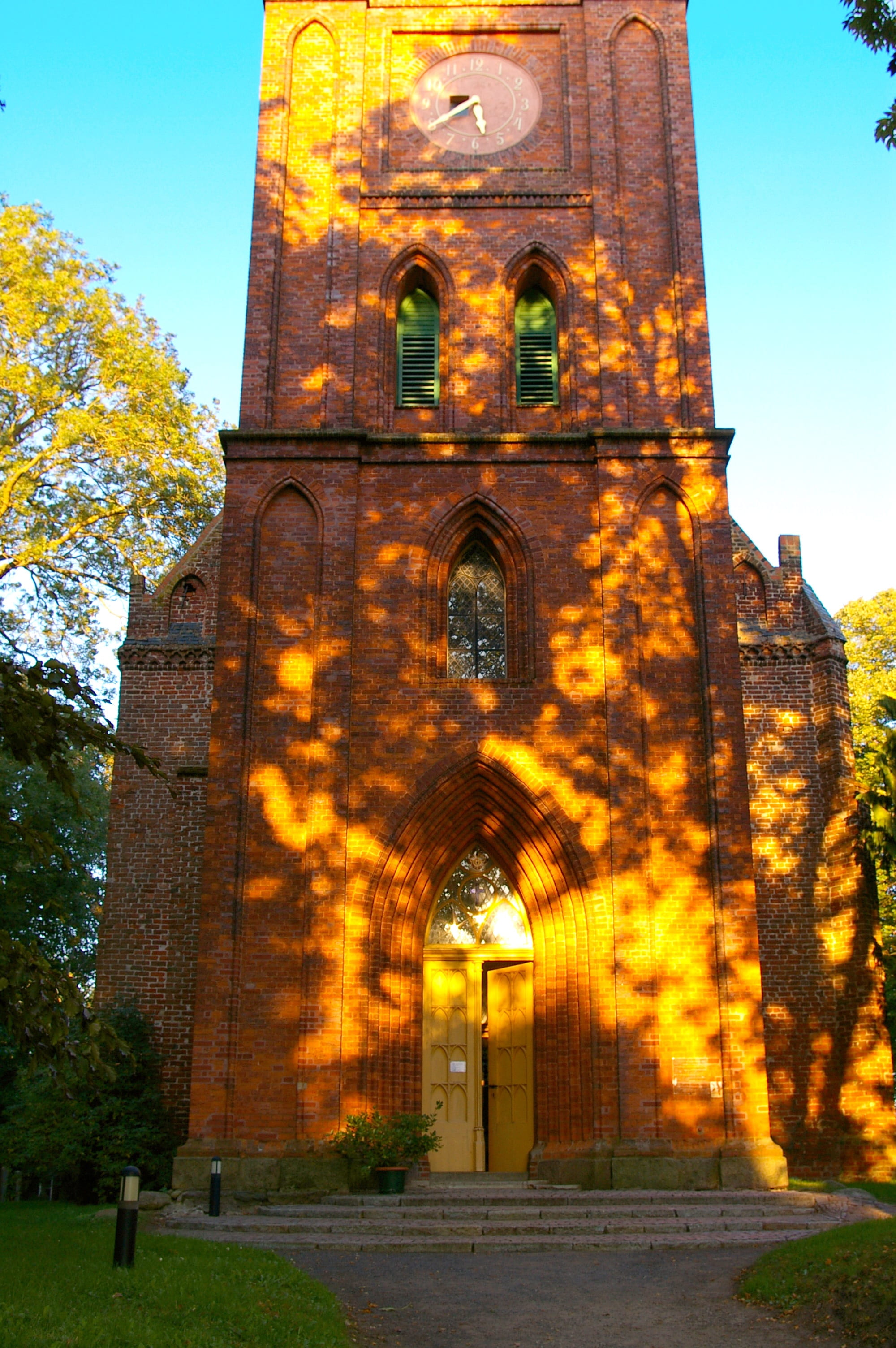 mysterious, spirituality, building, architecture, contrast, house of worship, shadow, orange, plant, arch, atmospheric, sunbeam, history, input, sun, mood, Phone HD Wallpaper