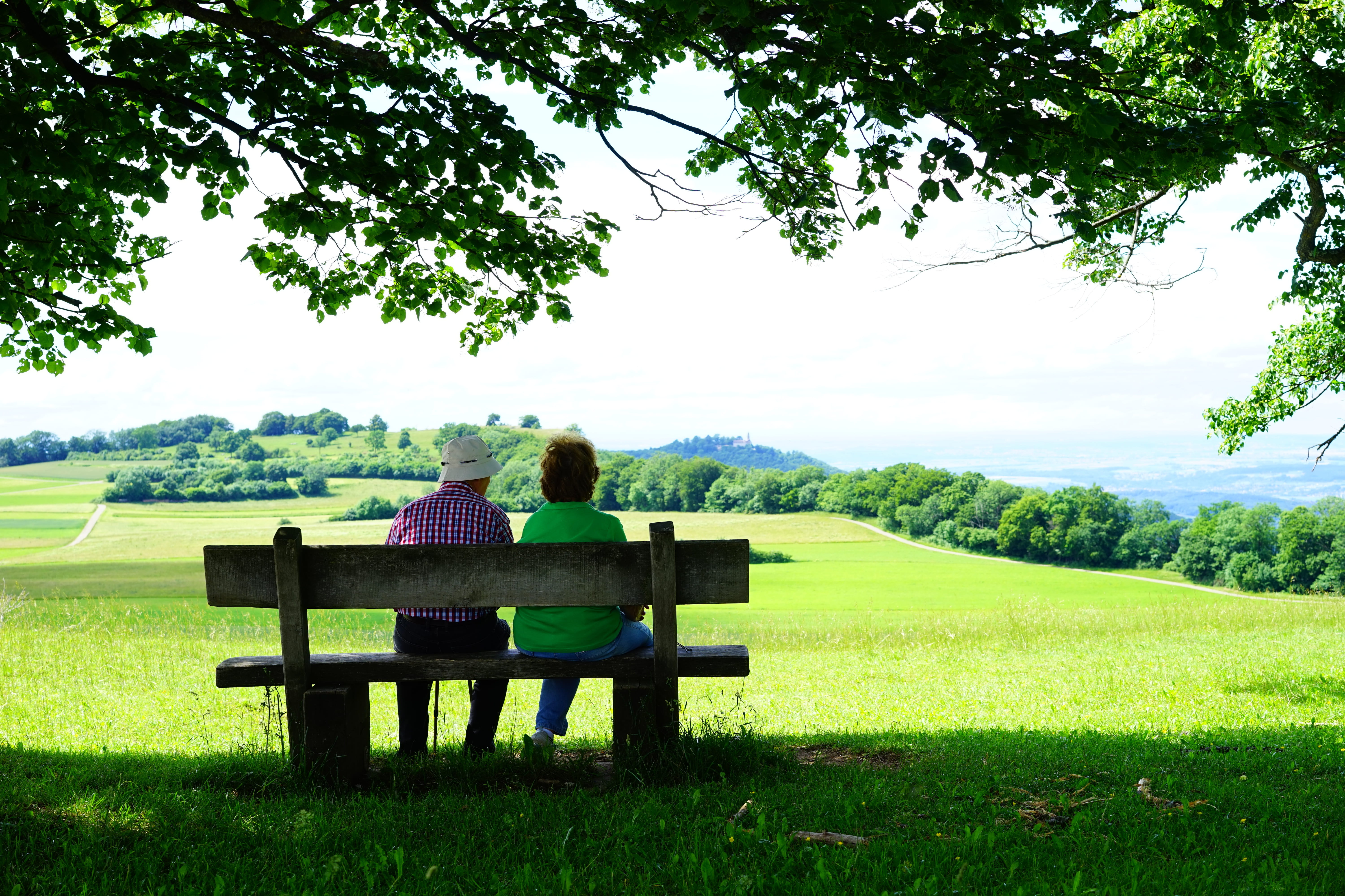 two people, seat, alb eaves, real people, lifestyles, foresight, burg teck, plant, bench, bank, outlook, field, together, rand ecker maar, couple, leisure activity, HD Wallpaper