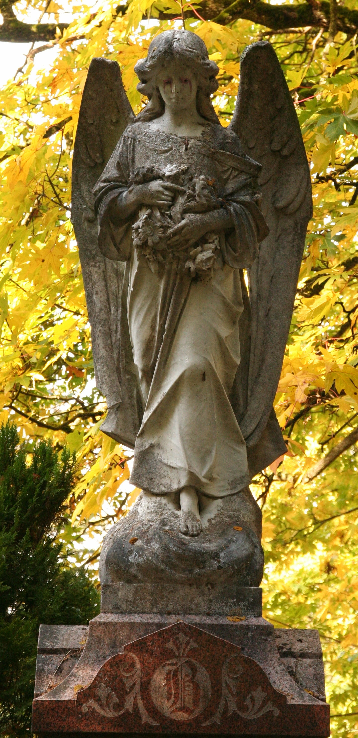 yellow, plant, tree, architecture, fall leaves, art and craft, grave, statue, creativity, male likeness, angel, cemetery, craft, representation, female likeness, Phone HD Wallpaper