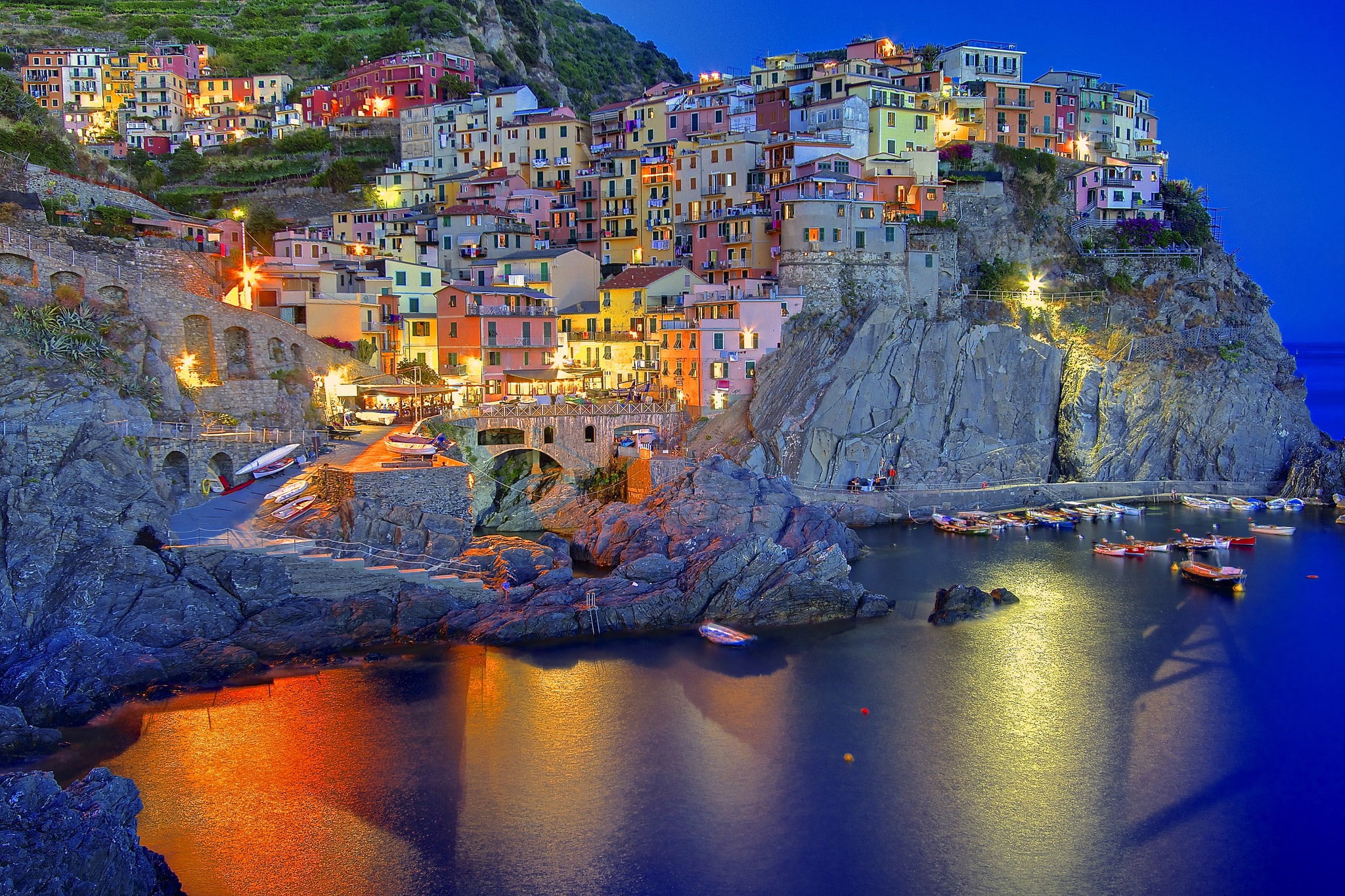 Italy, body, 1080P, houses, reflection, lights, Liguria, Manarola, evening, lot, water, dusk, concrete, near, HD Wallpaper