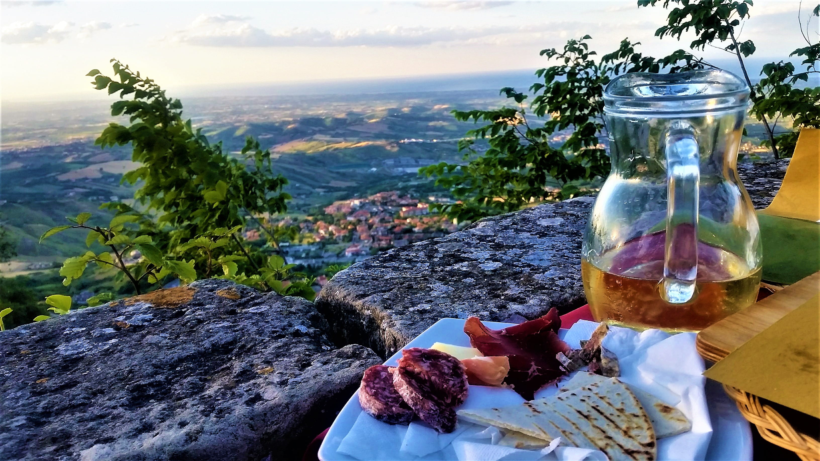 dinner, outdoors, glass, mountains, freshness, refreshment, transparent, rock - object, san marino, sea, sky, food, rock, 2K, food and drink, day, nature, HD Wallpaper